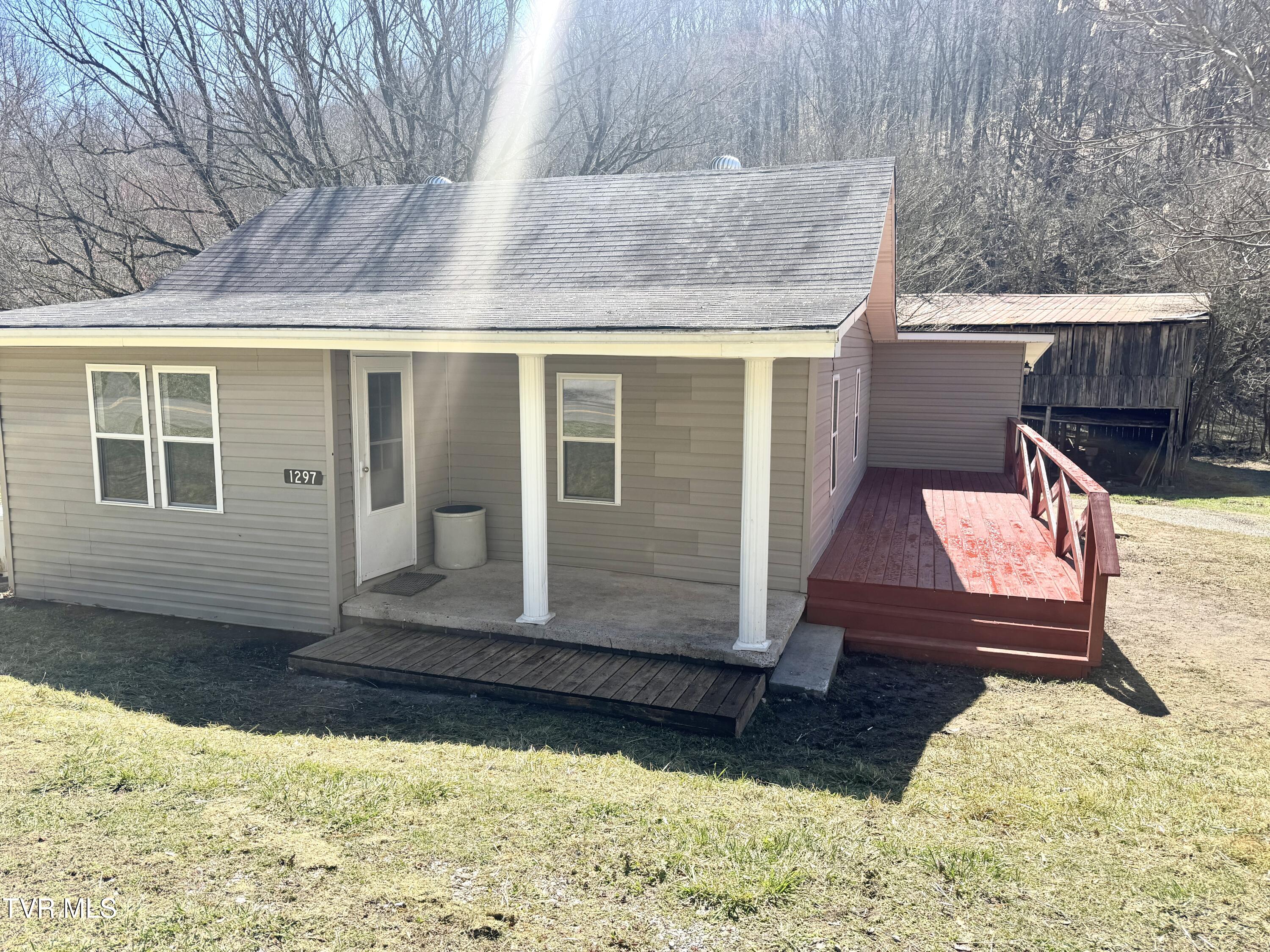 1297 Dry Creek Road Property Photo 4