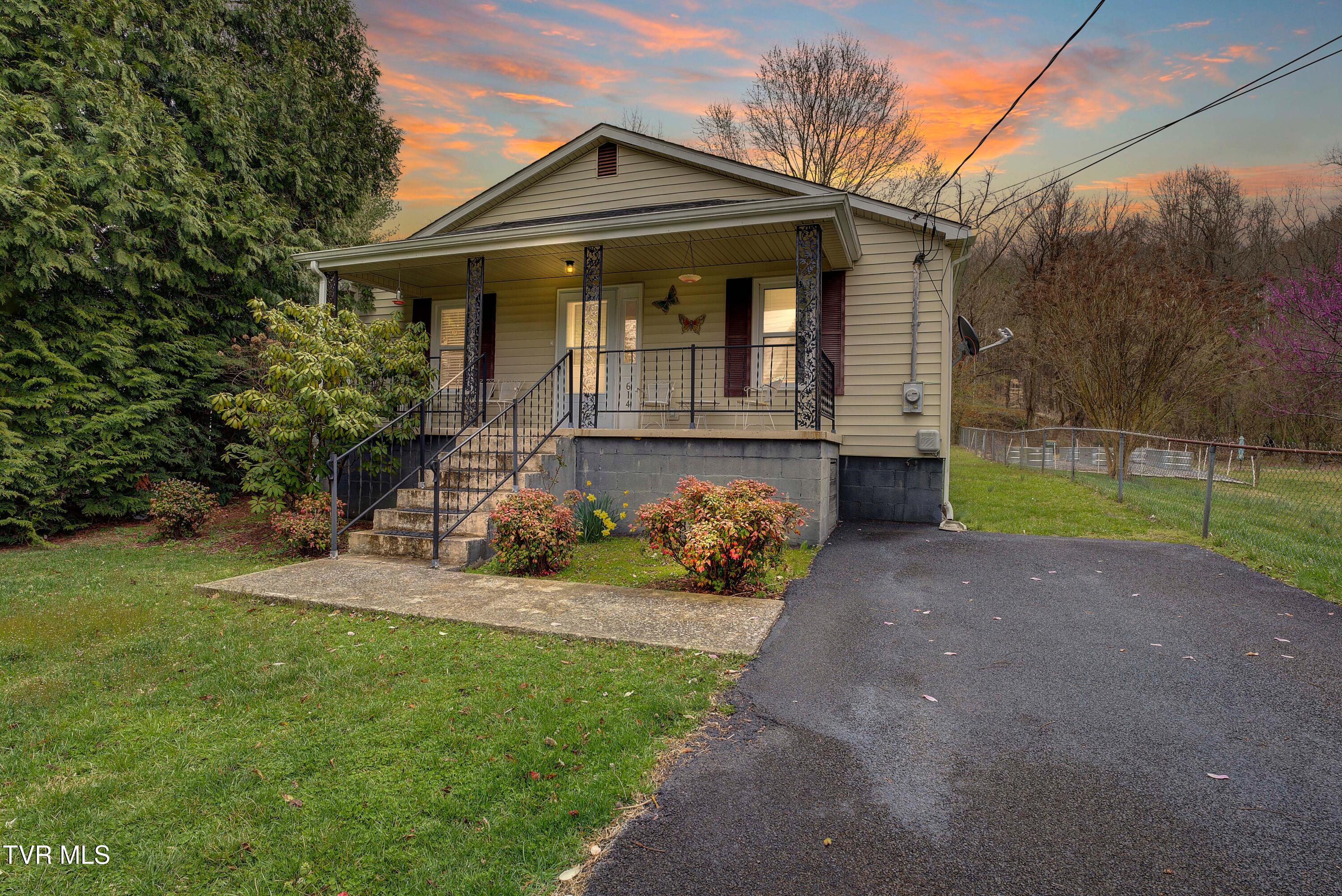 614 South Elm Avenue Property Photo