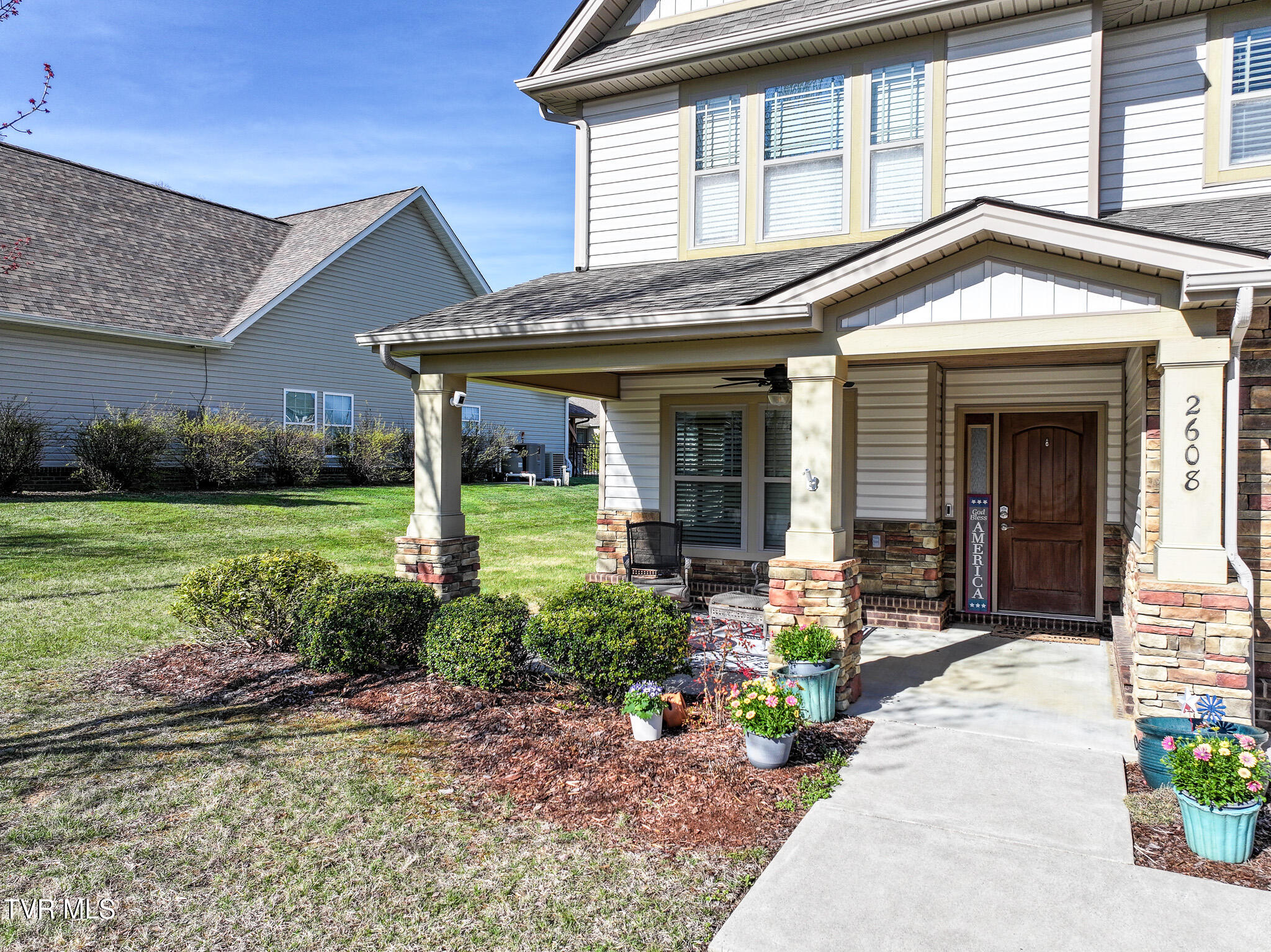 2608 Bridgeforth Crossing Property Photo 2