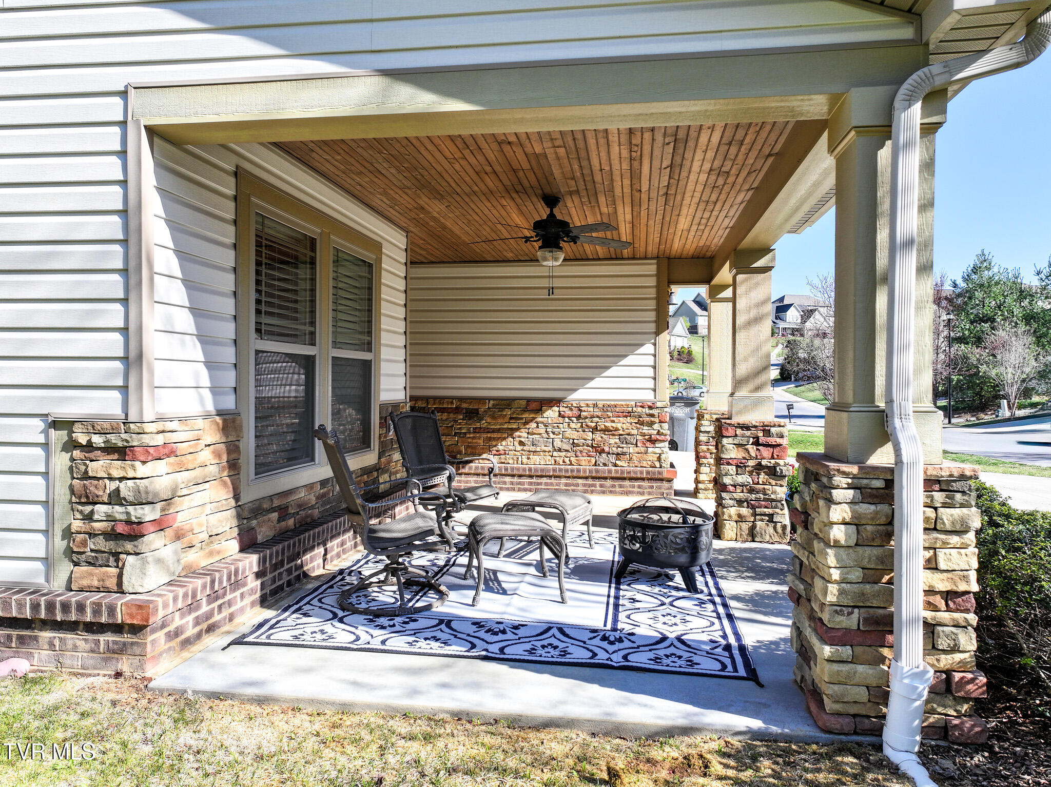 2608 Bridgeforth Crossing Property Photo 5