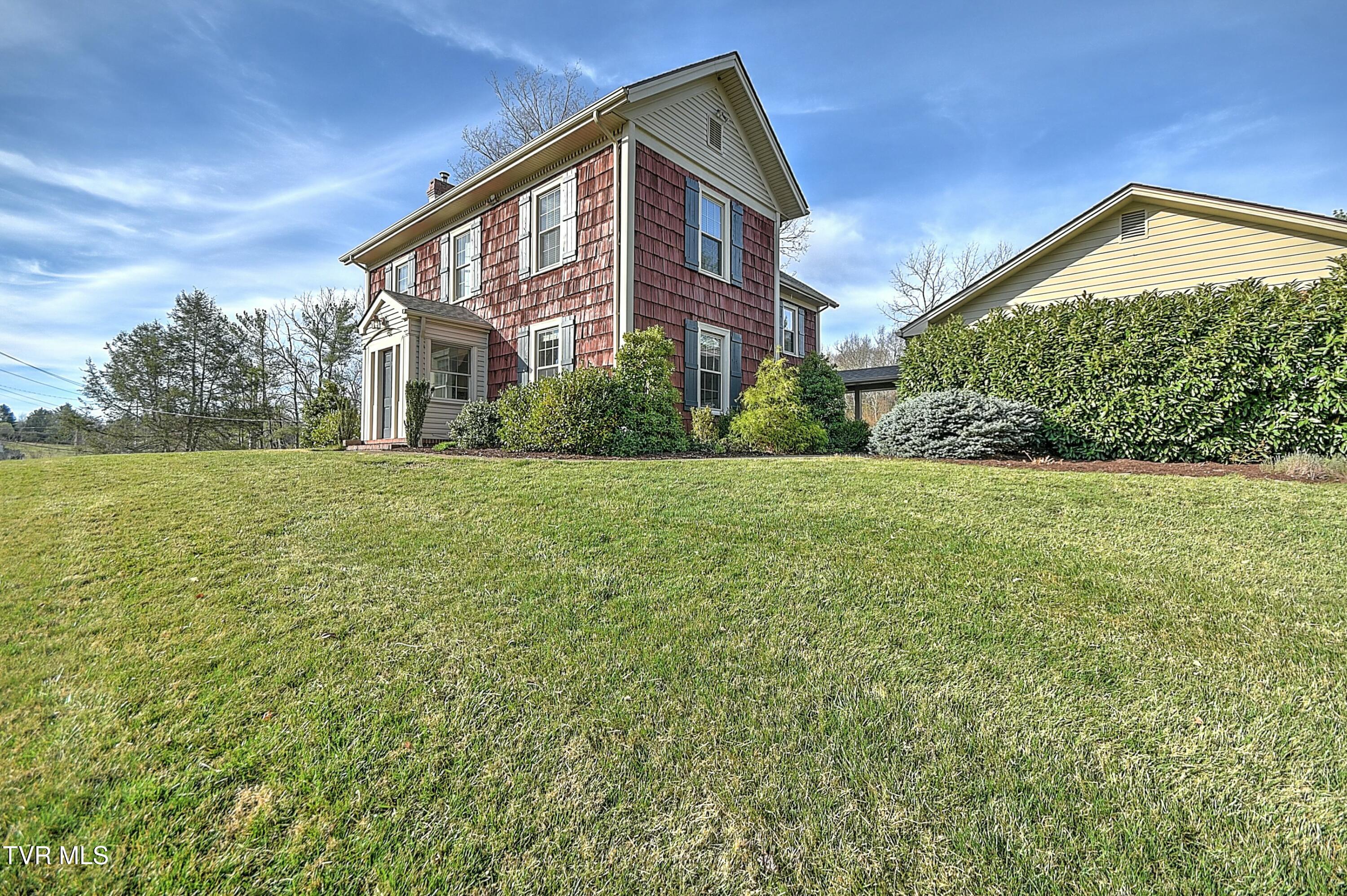 1907 East Oakland Avenue Property Photo 3