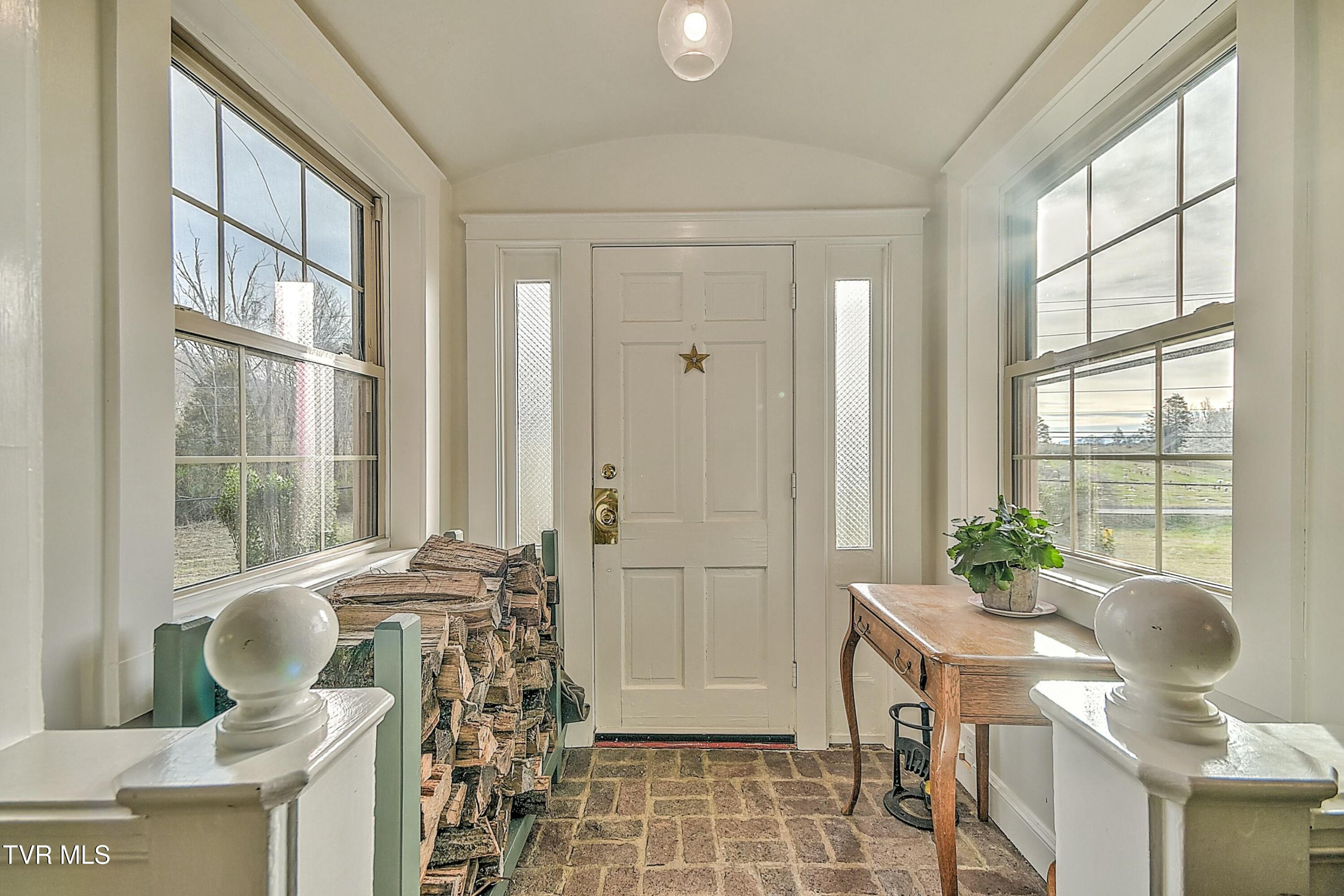 1907 East Oakland Avenue Property Photo 6
