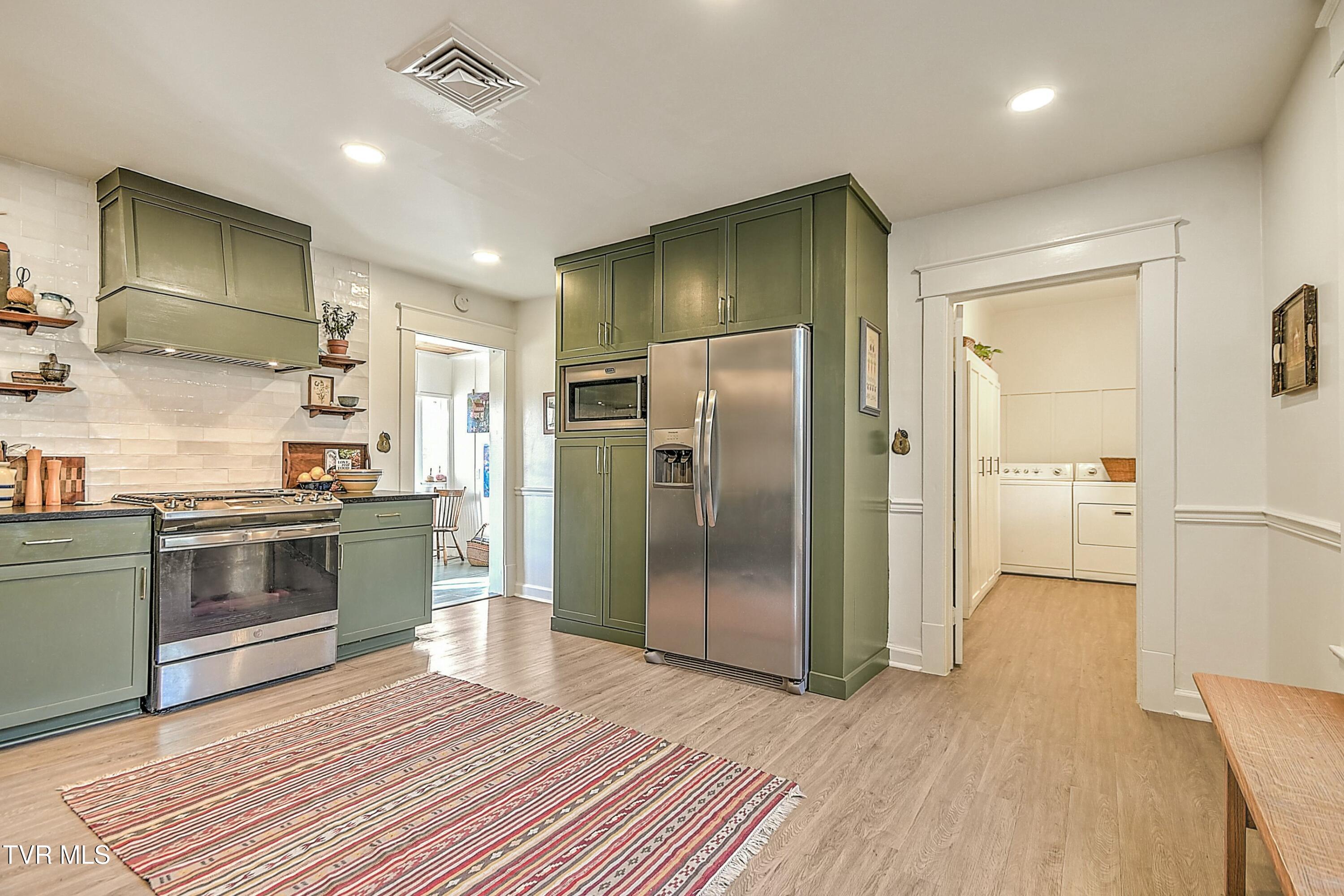 1907 East Oakland Avenue Property Photo 24