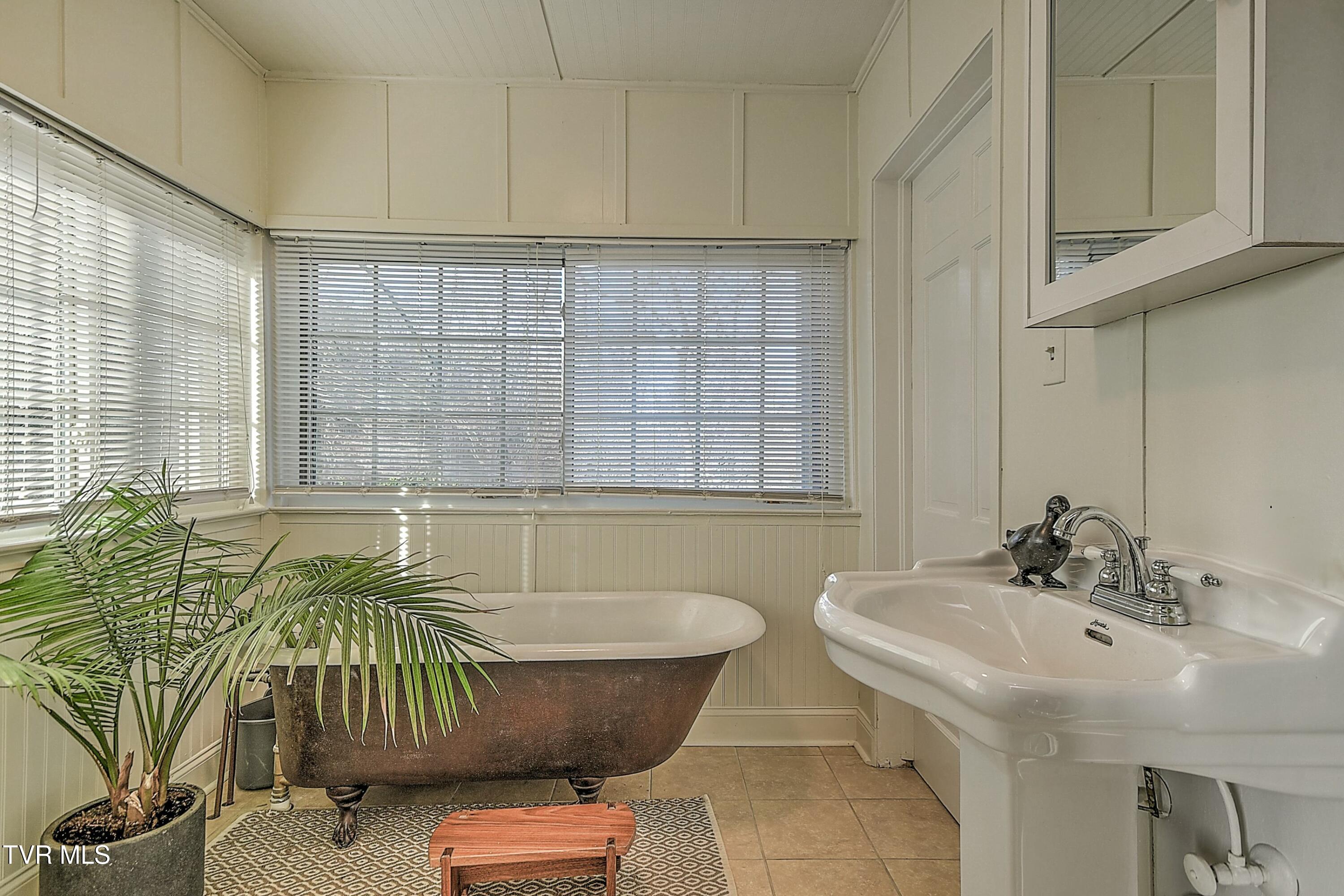 1907 East Oakland Avenue Property Photo 26