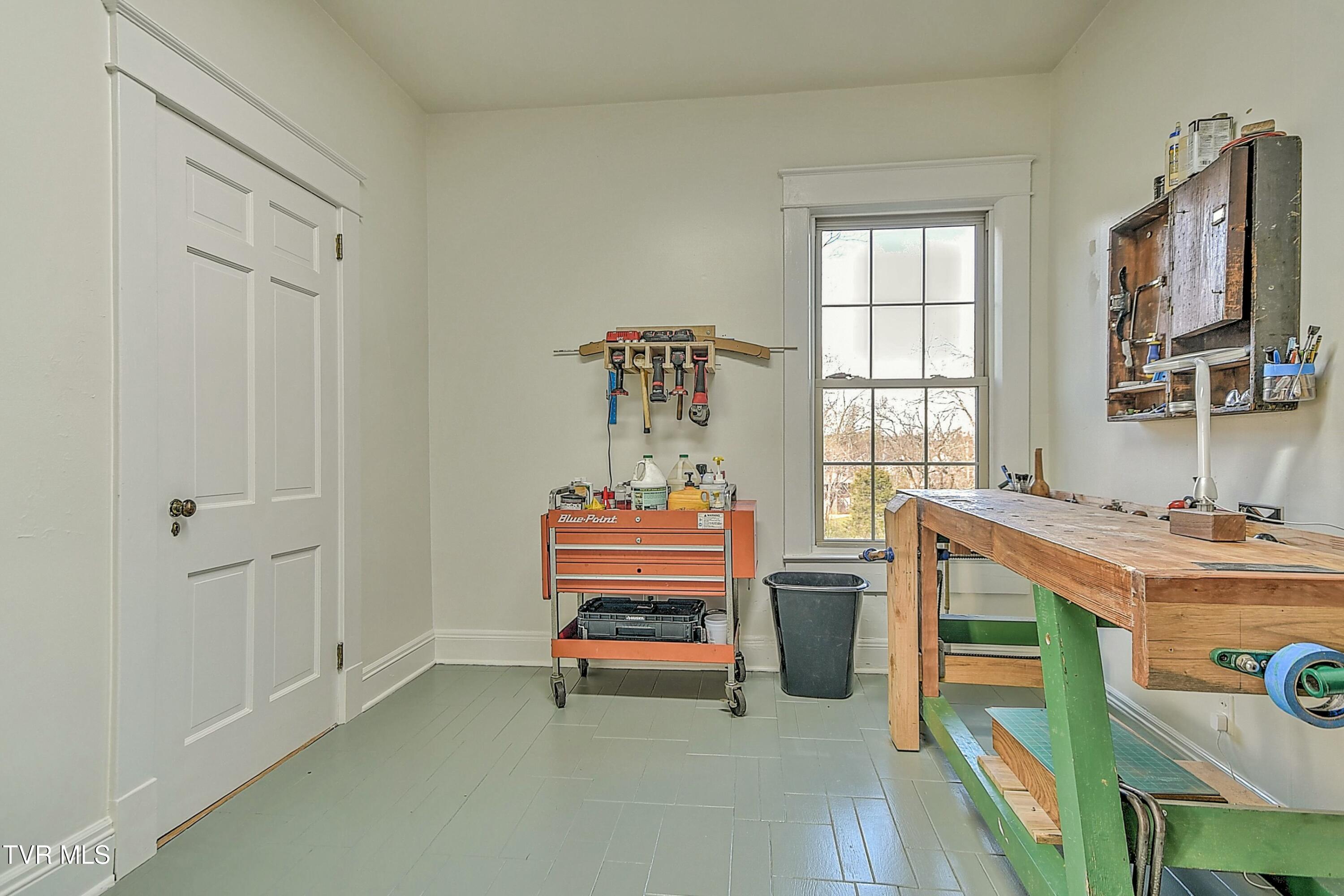1907 East Oakland Avenue Property Photo 28