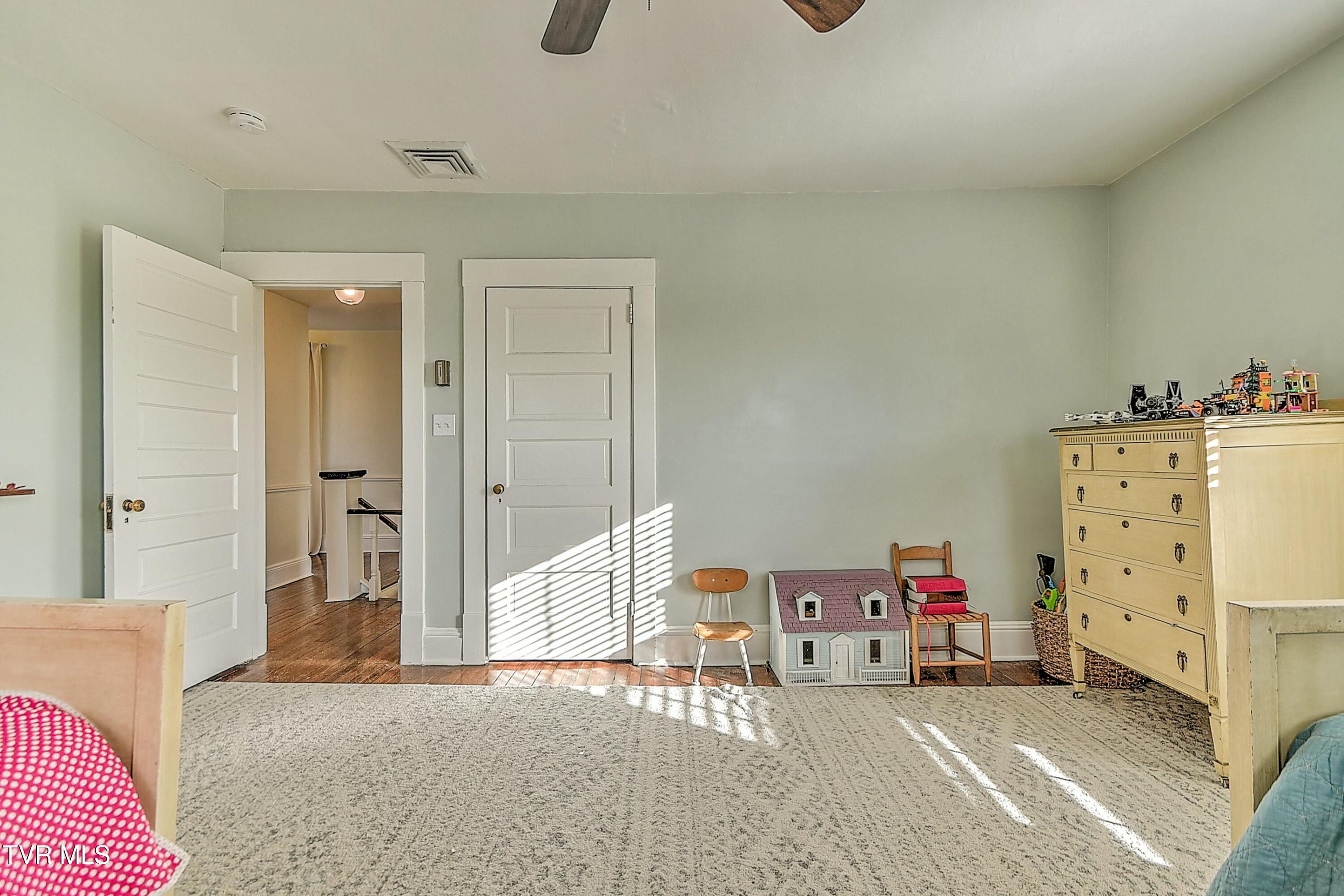 1907 East Oakland Avenue Property Photo 32