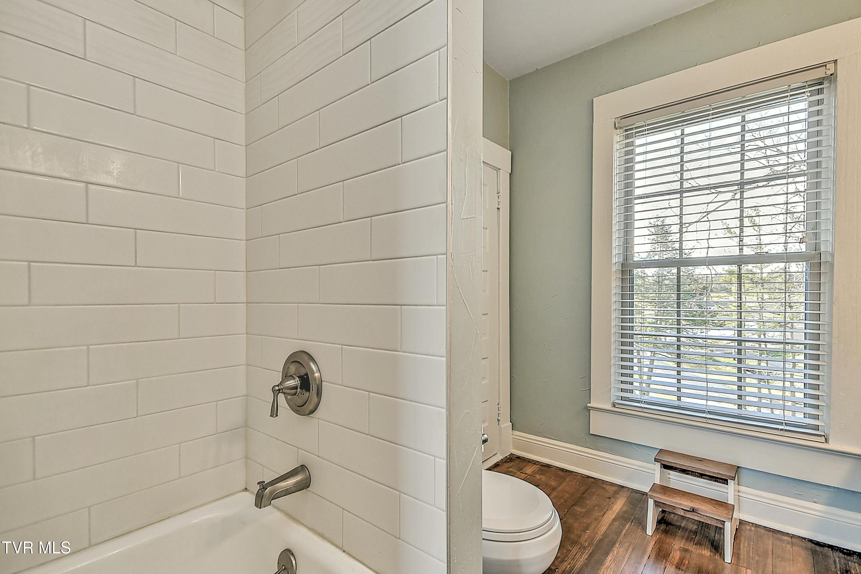 1907 East Oakland Avenue Property Photo 39
