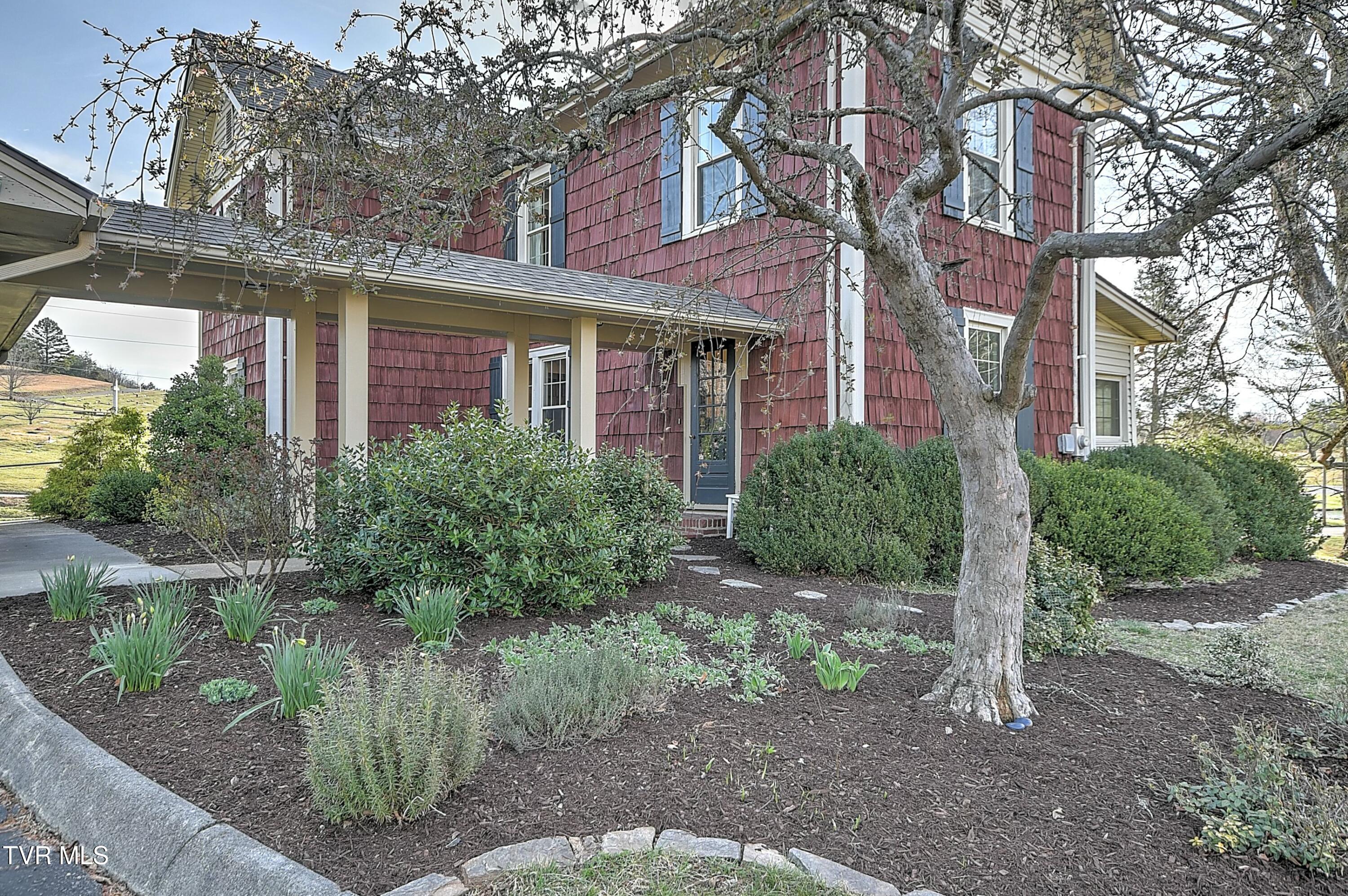 1907 East Oakland Avenue Property Photo 43