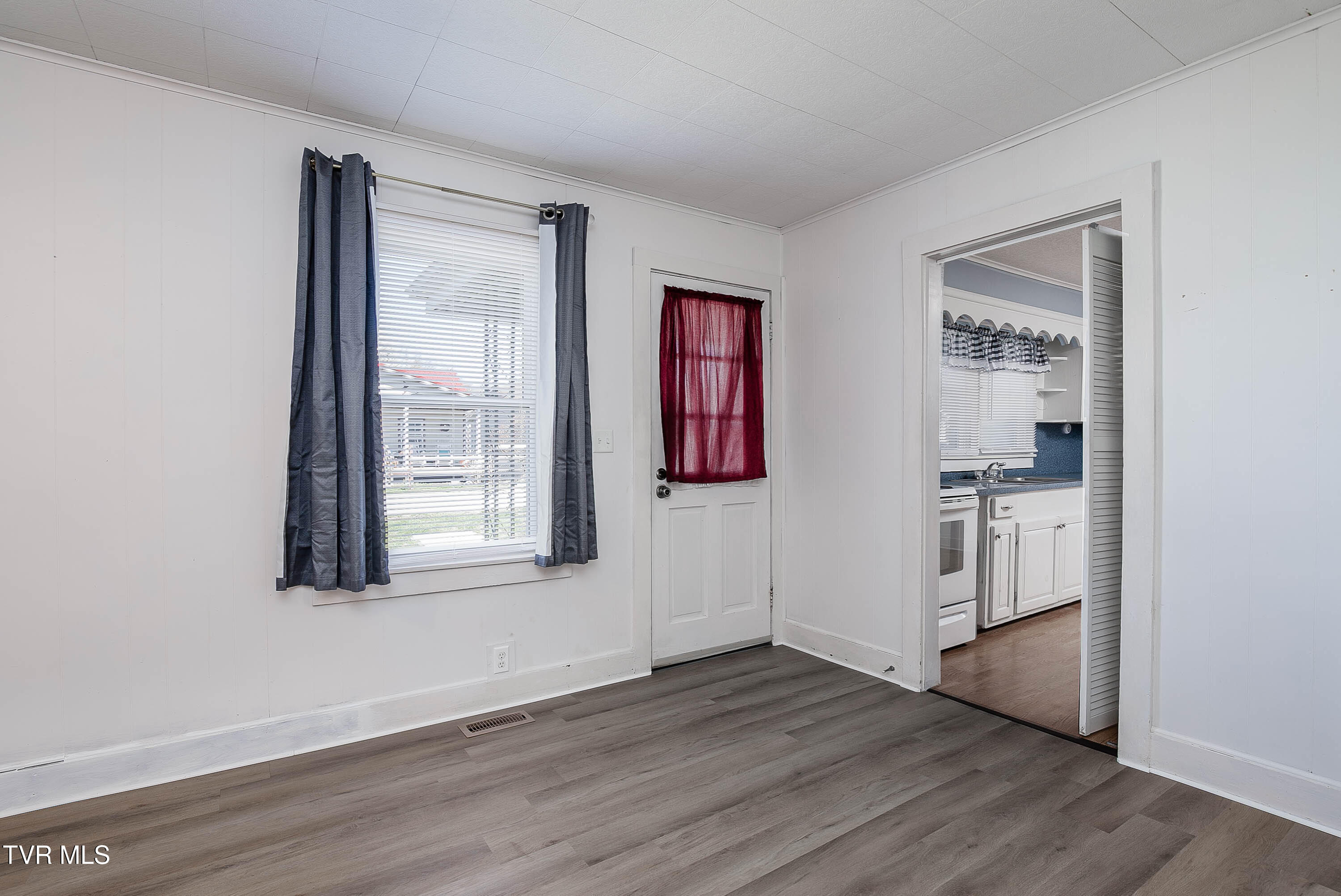 410 Bay Street Property Photo 5