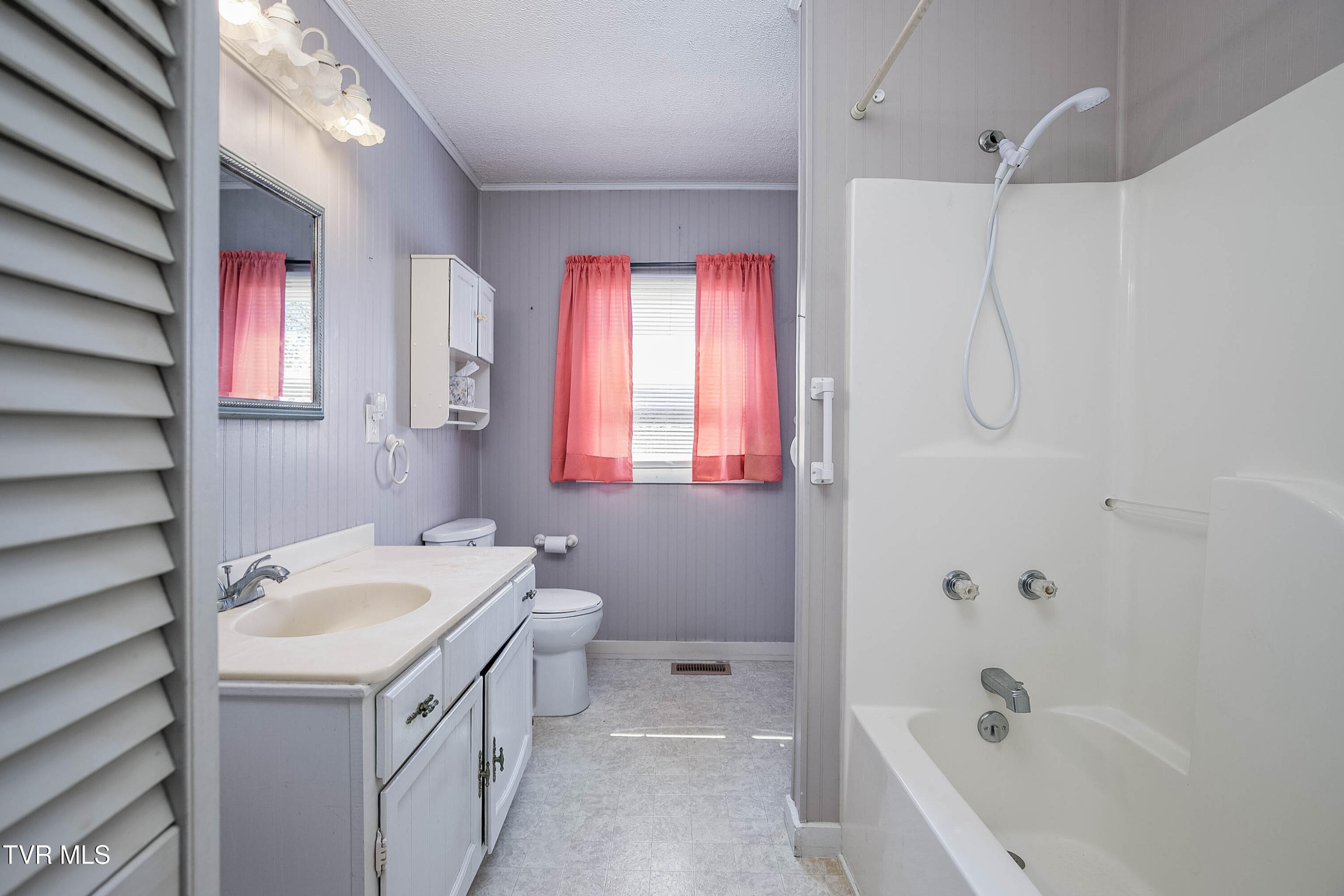 410 Bay Street Property Photo 12