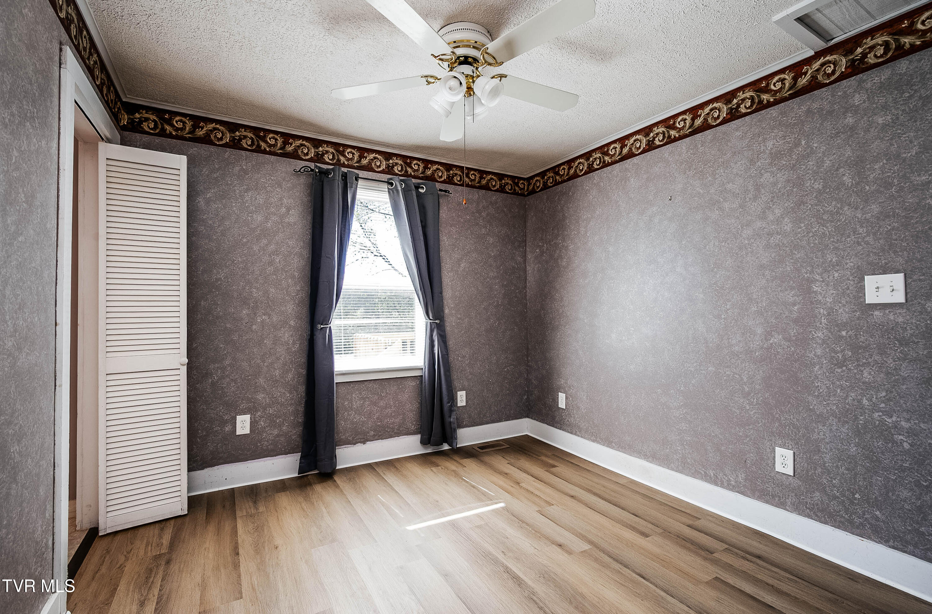 410 Bay Street Property Photo 14