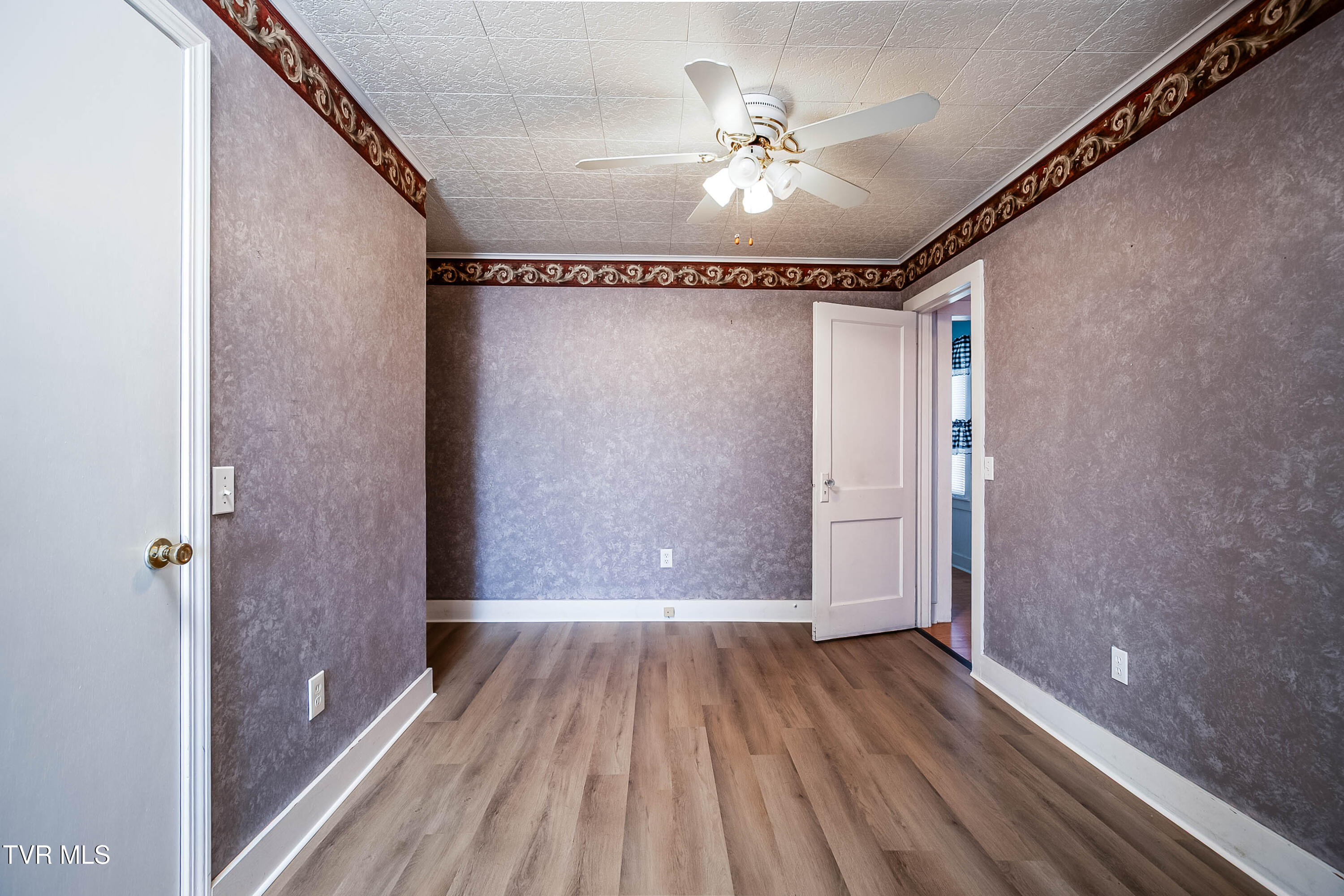 410 Bay Street Property Photo 15