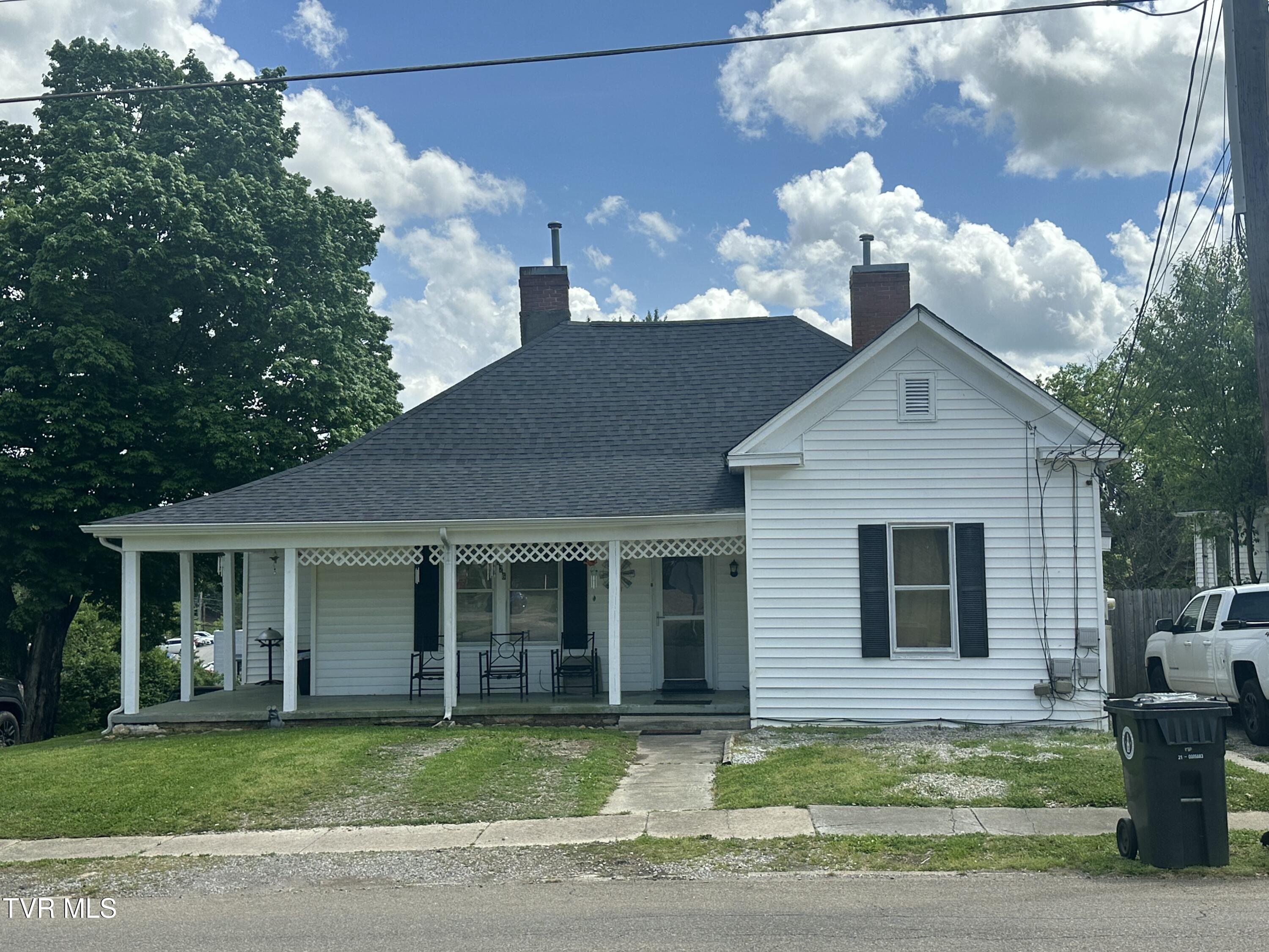 926 East Main Street Property Photo