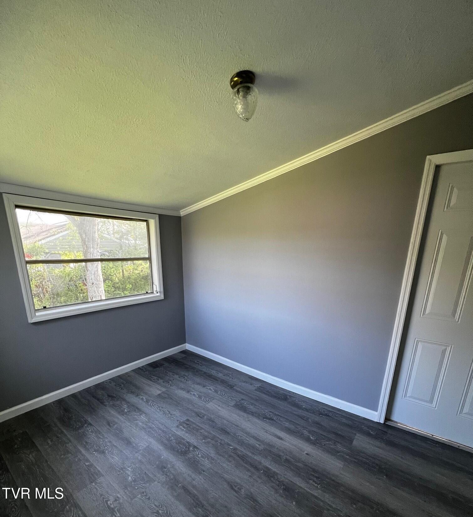 2021 Windsor Avenue Property Photo 8