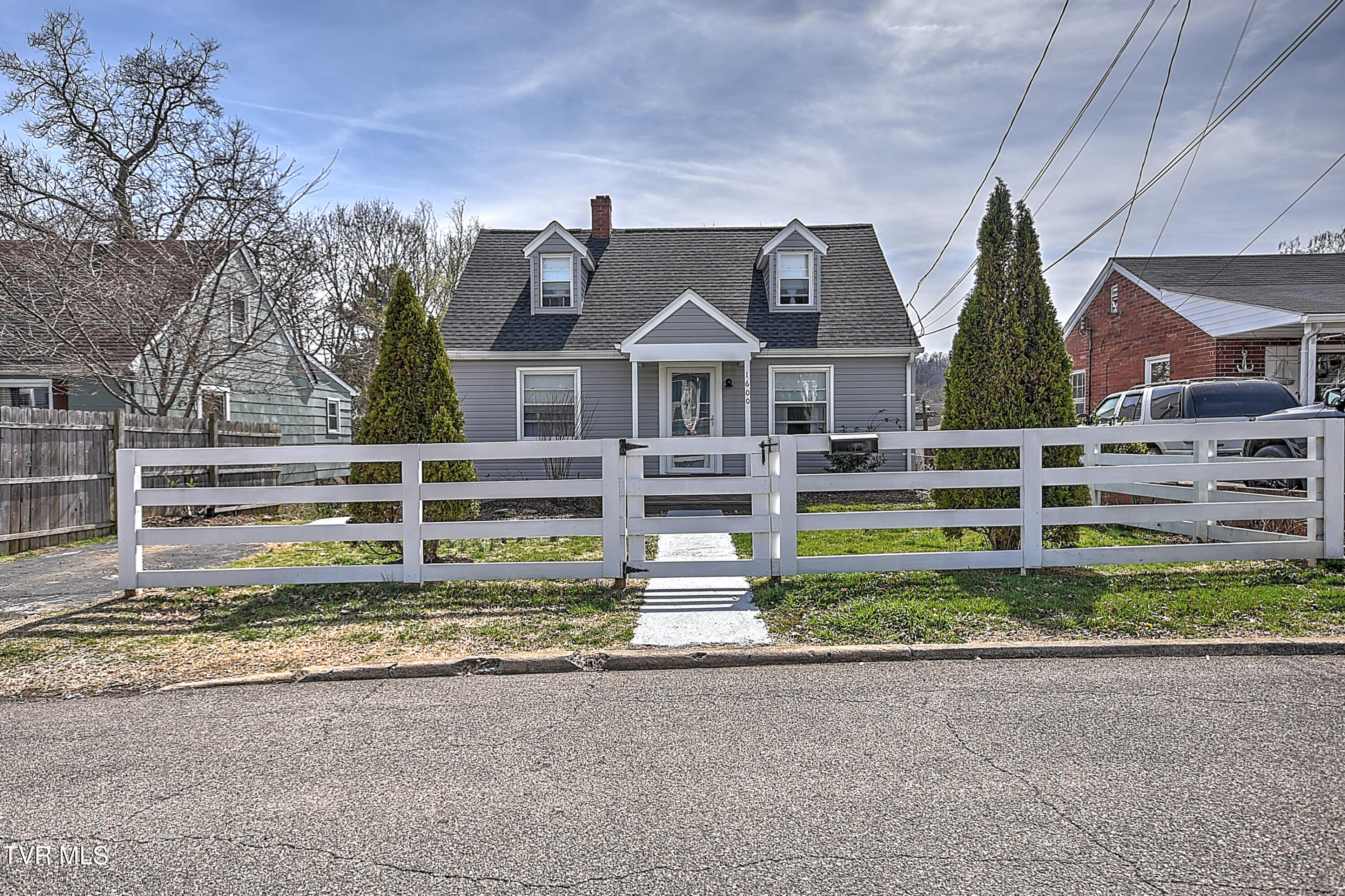 1600 Norway Street Property Photo 2