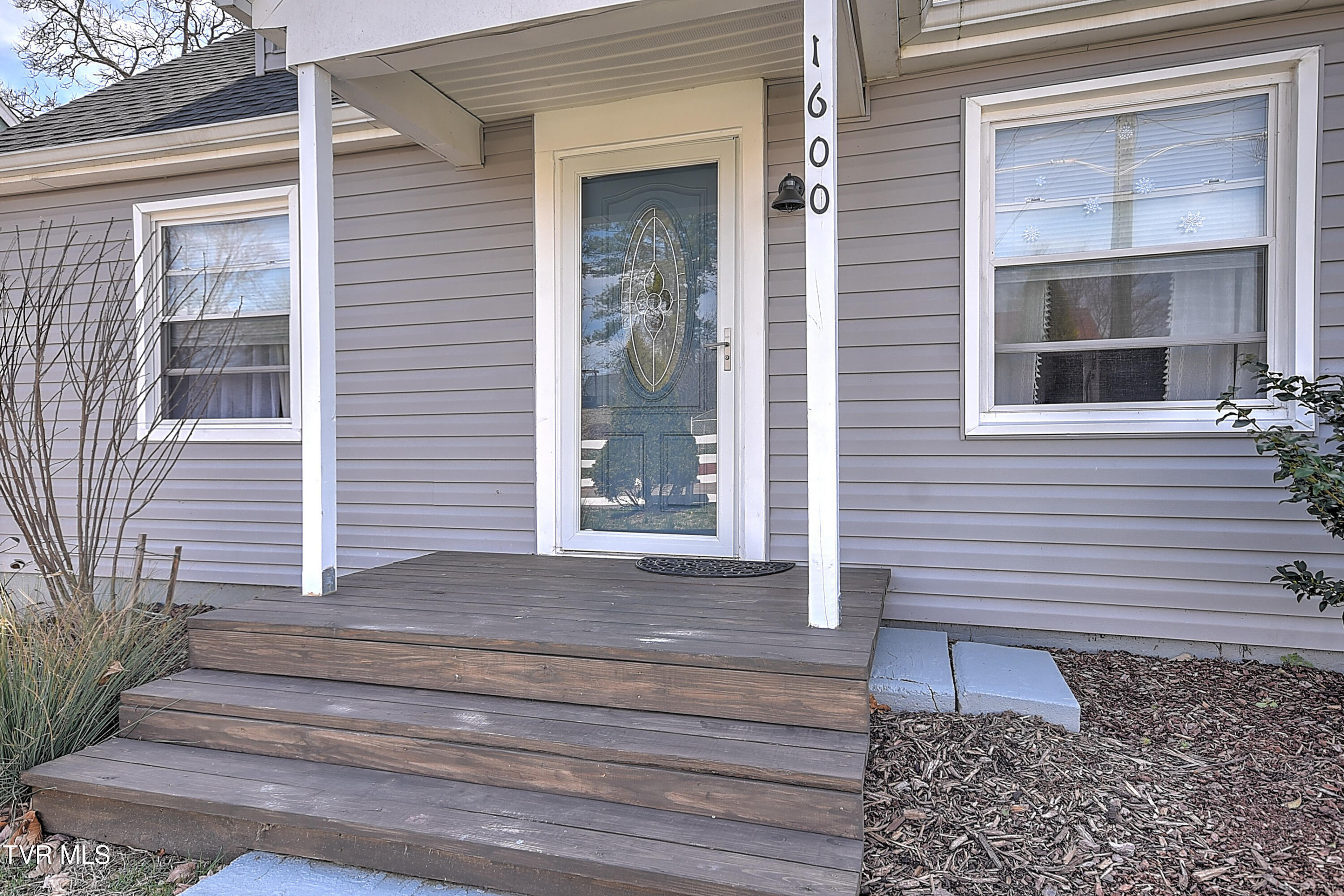 1600 Norway Street Property Photo 5