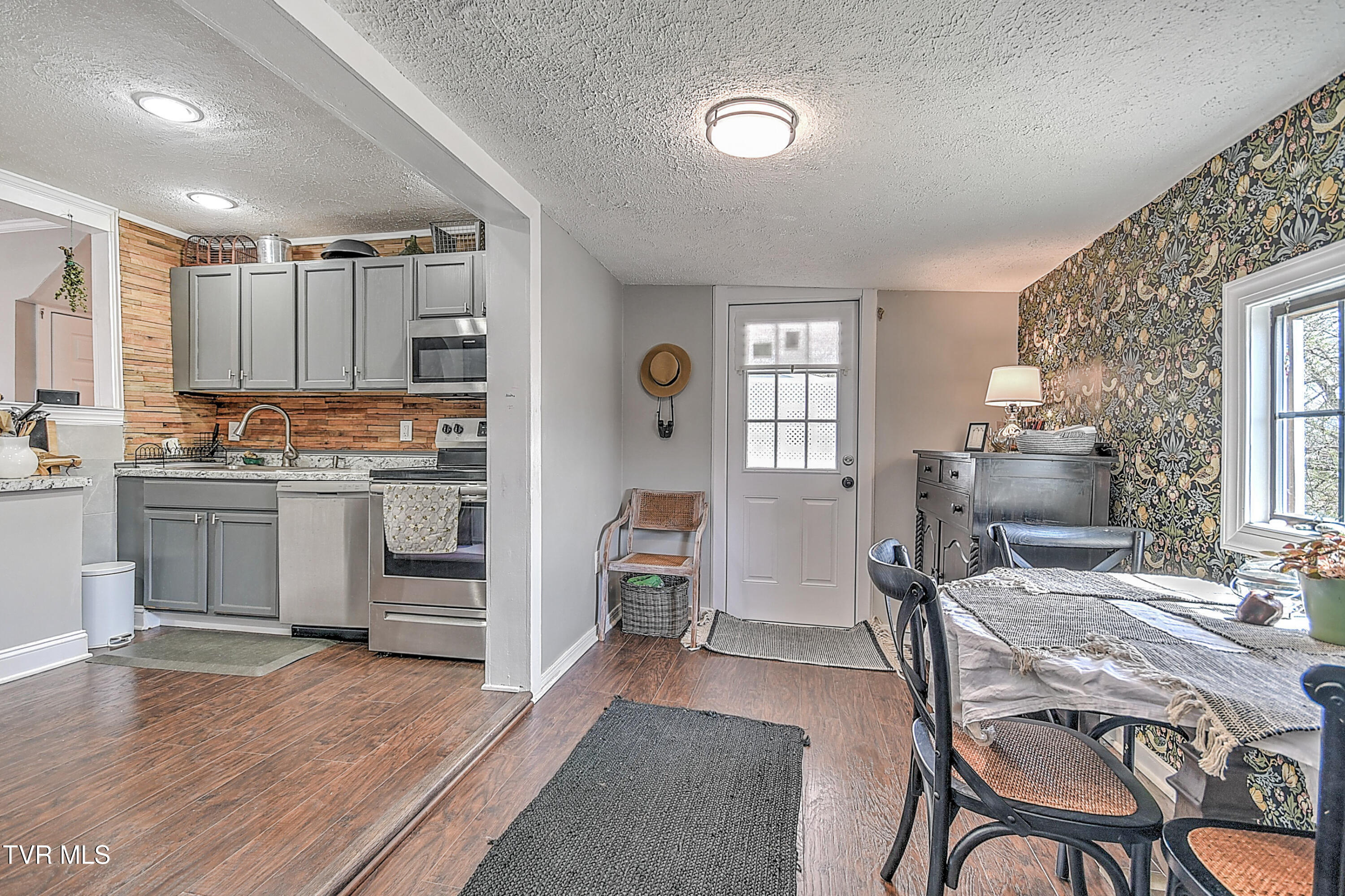 1600 Norway Street Property Photo 15