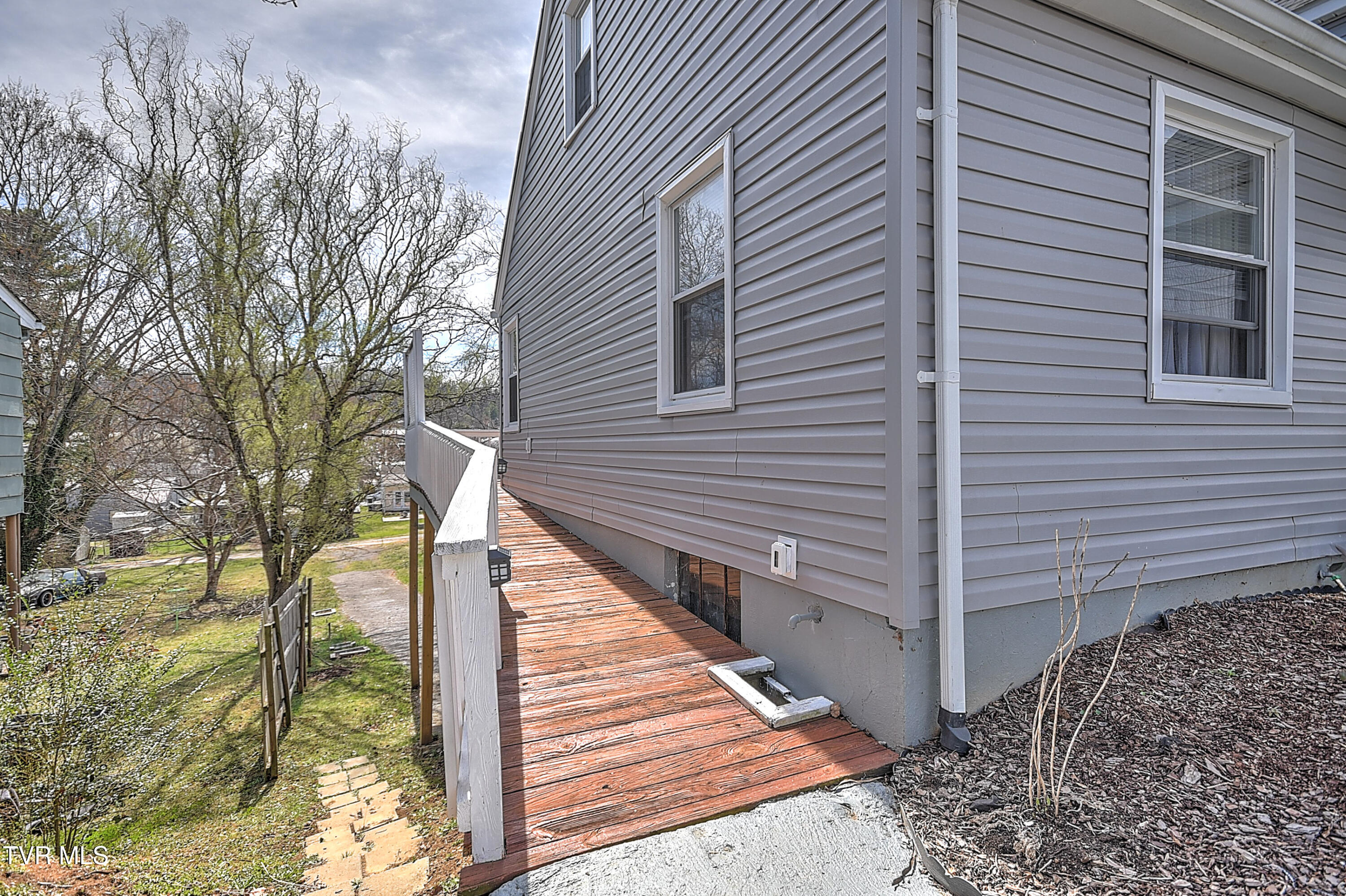 1600 Norway Street Property Photo 37