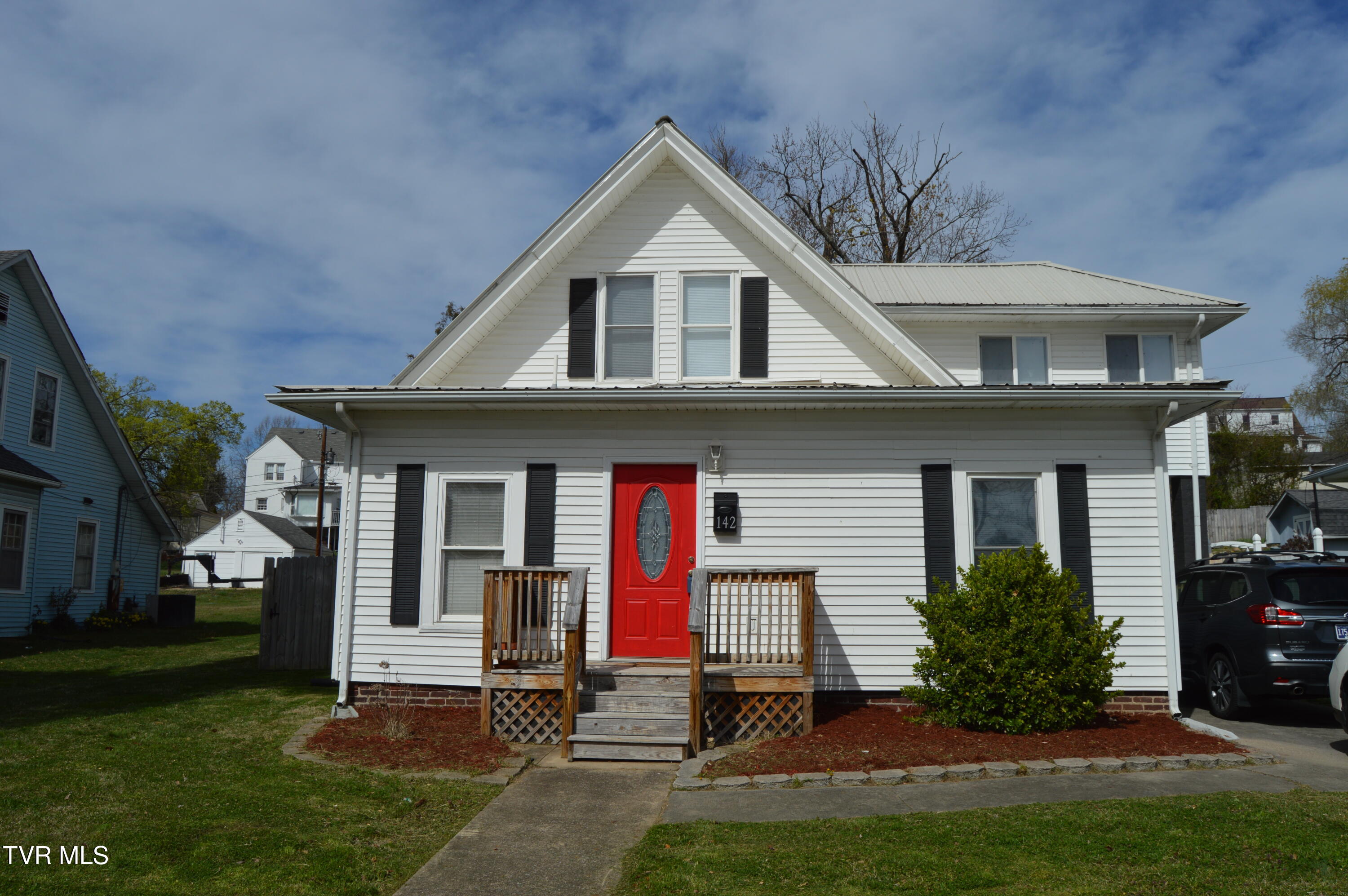 142 West Wanola Avenue Property Photo 1