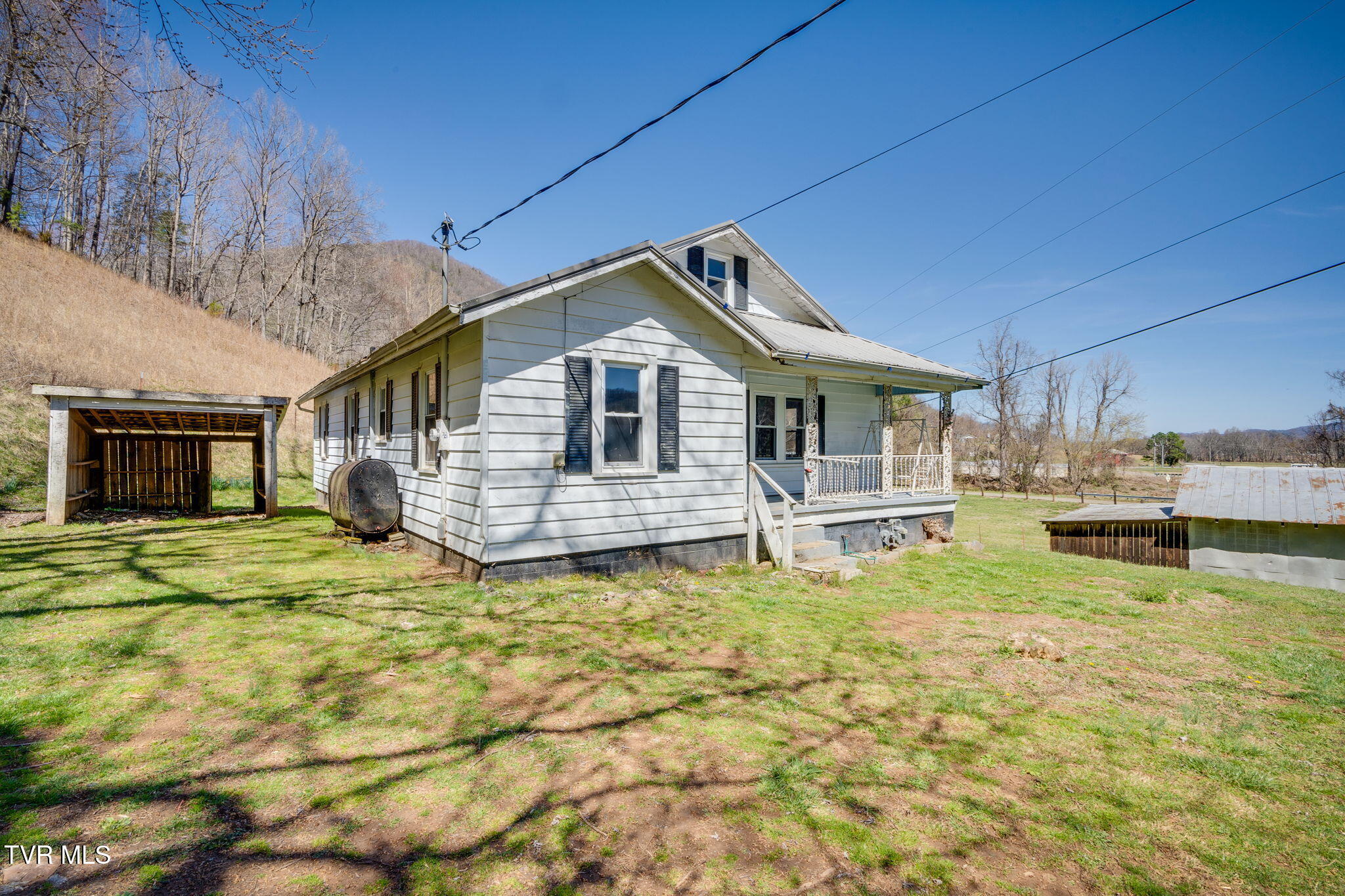 501 Polly Erwin Road Property Photo 2