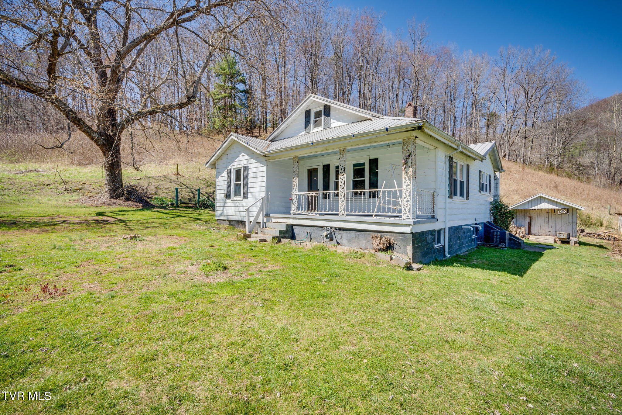 501 Polly Erwin Road Property Photo 3