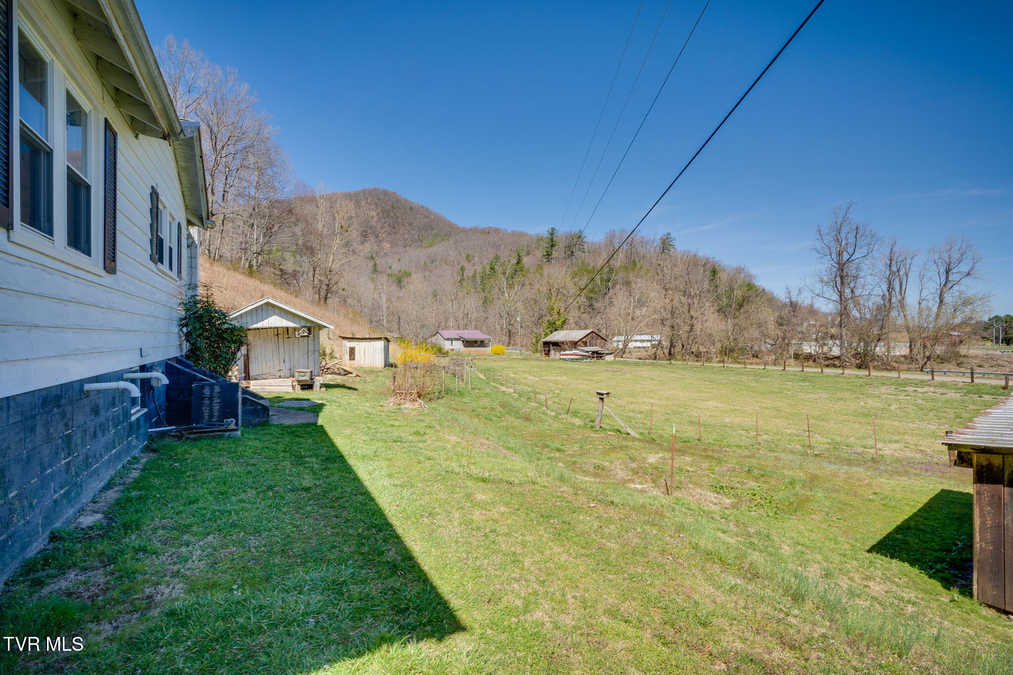 501 Polly Erwin Road Property Photo 4