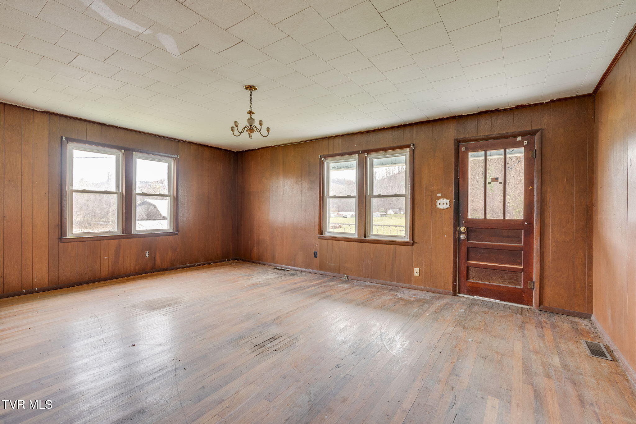 501 Polly Erwin Road Property Photo 15