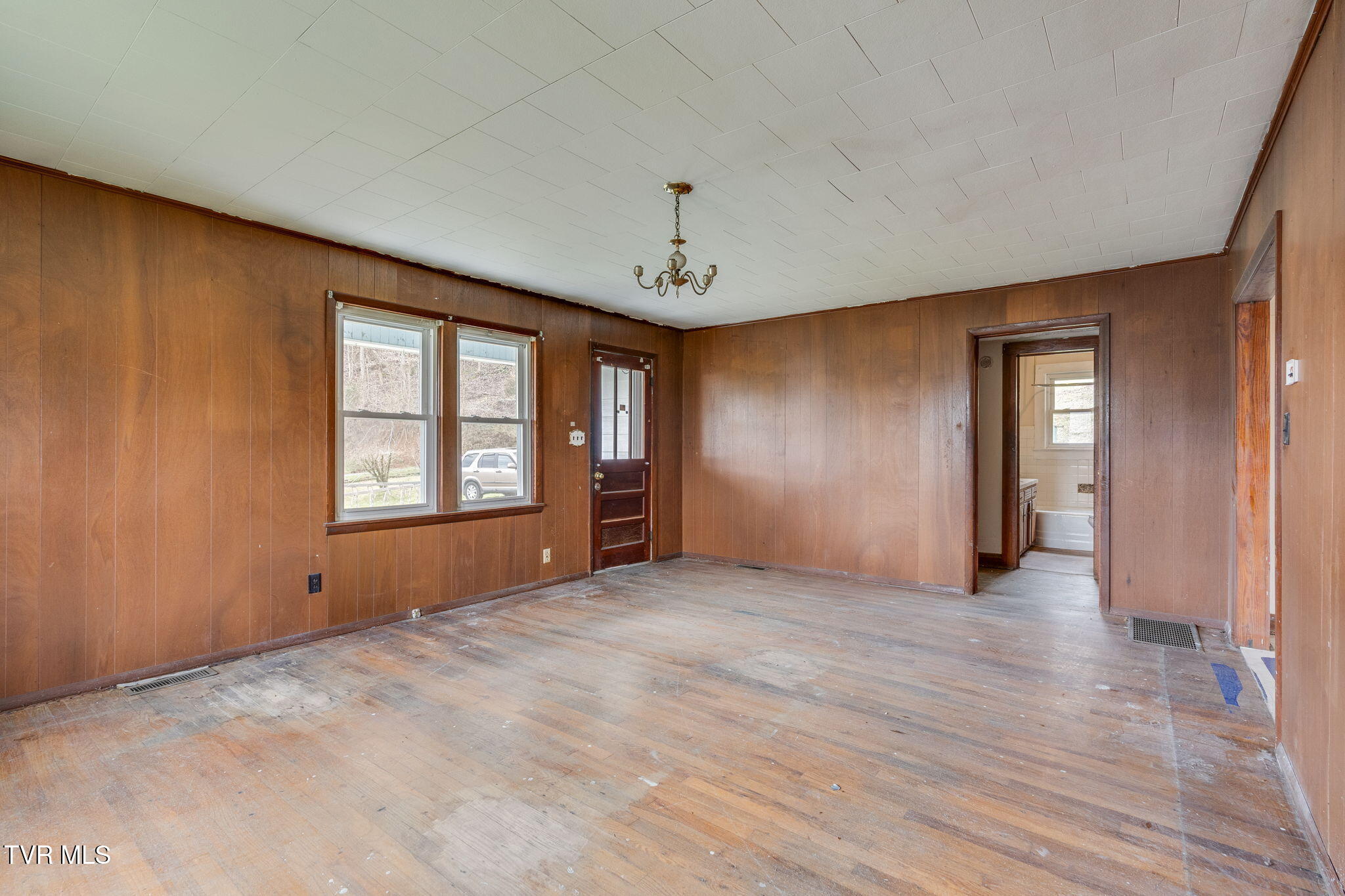 501 Polly Erwin Road Property Photo 16