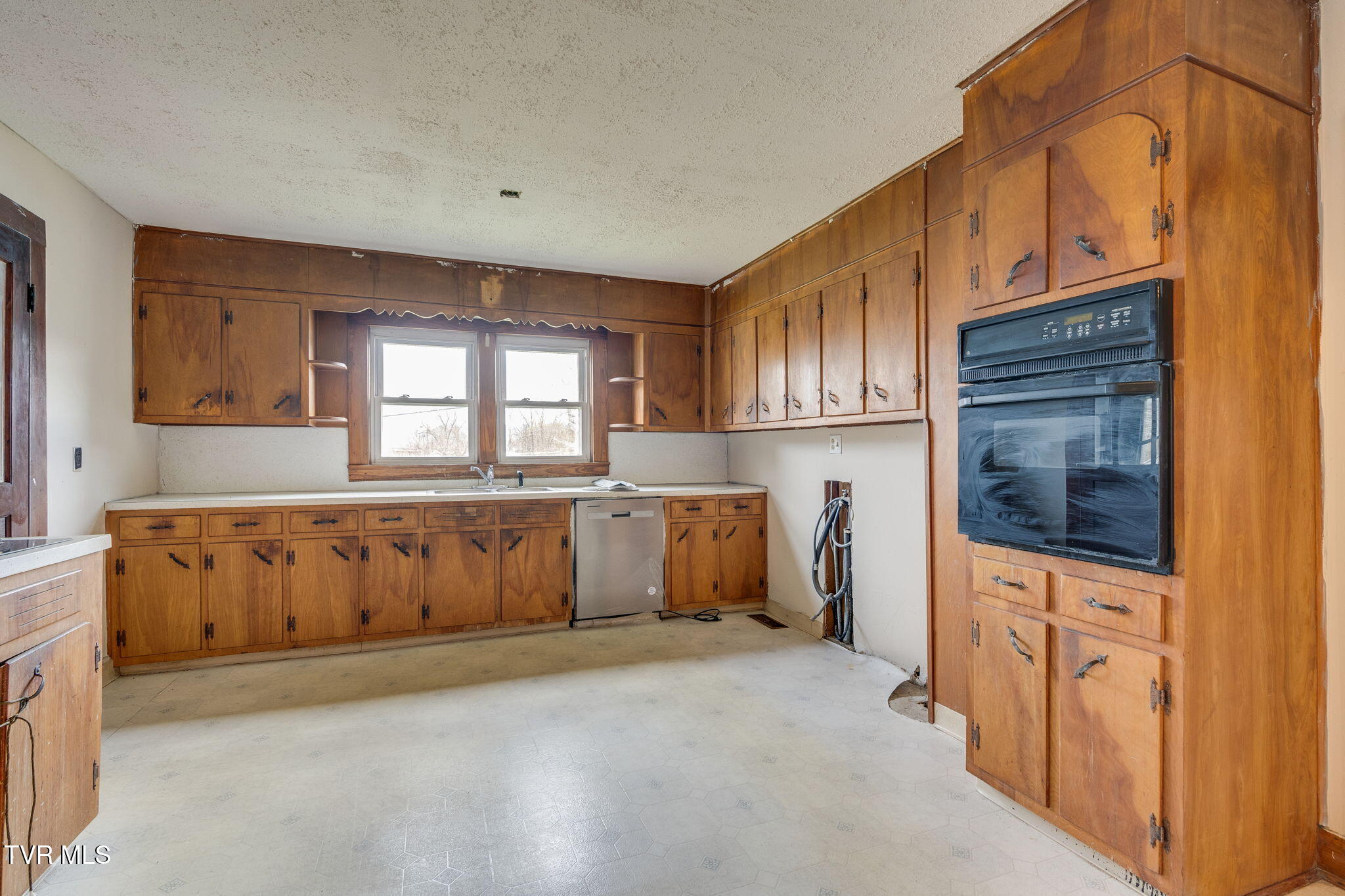 501 Polly Erwin Road Property Photo 18