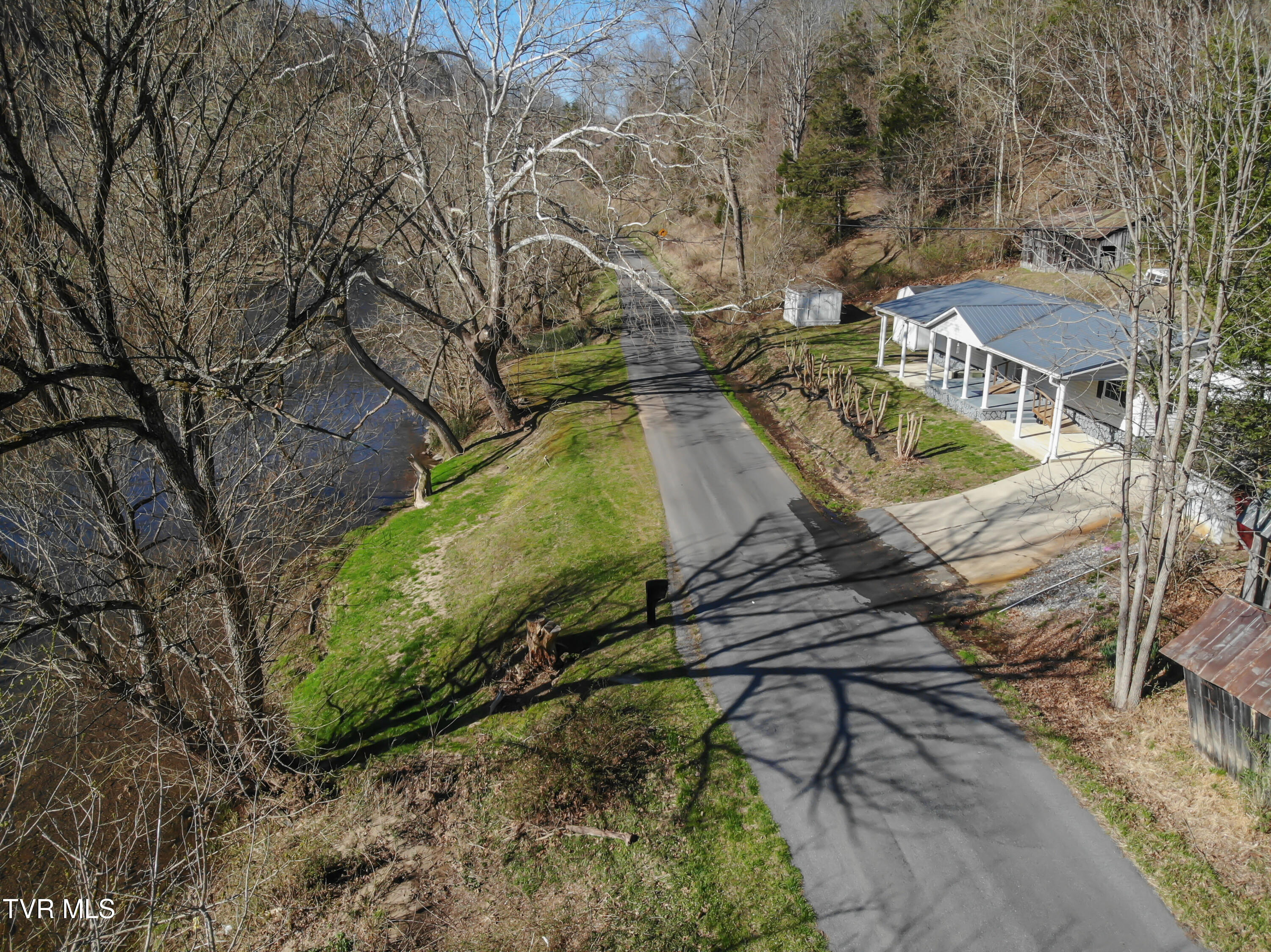 26135 North Fork River Road Property Photo