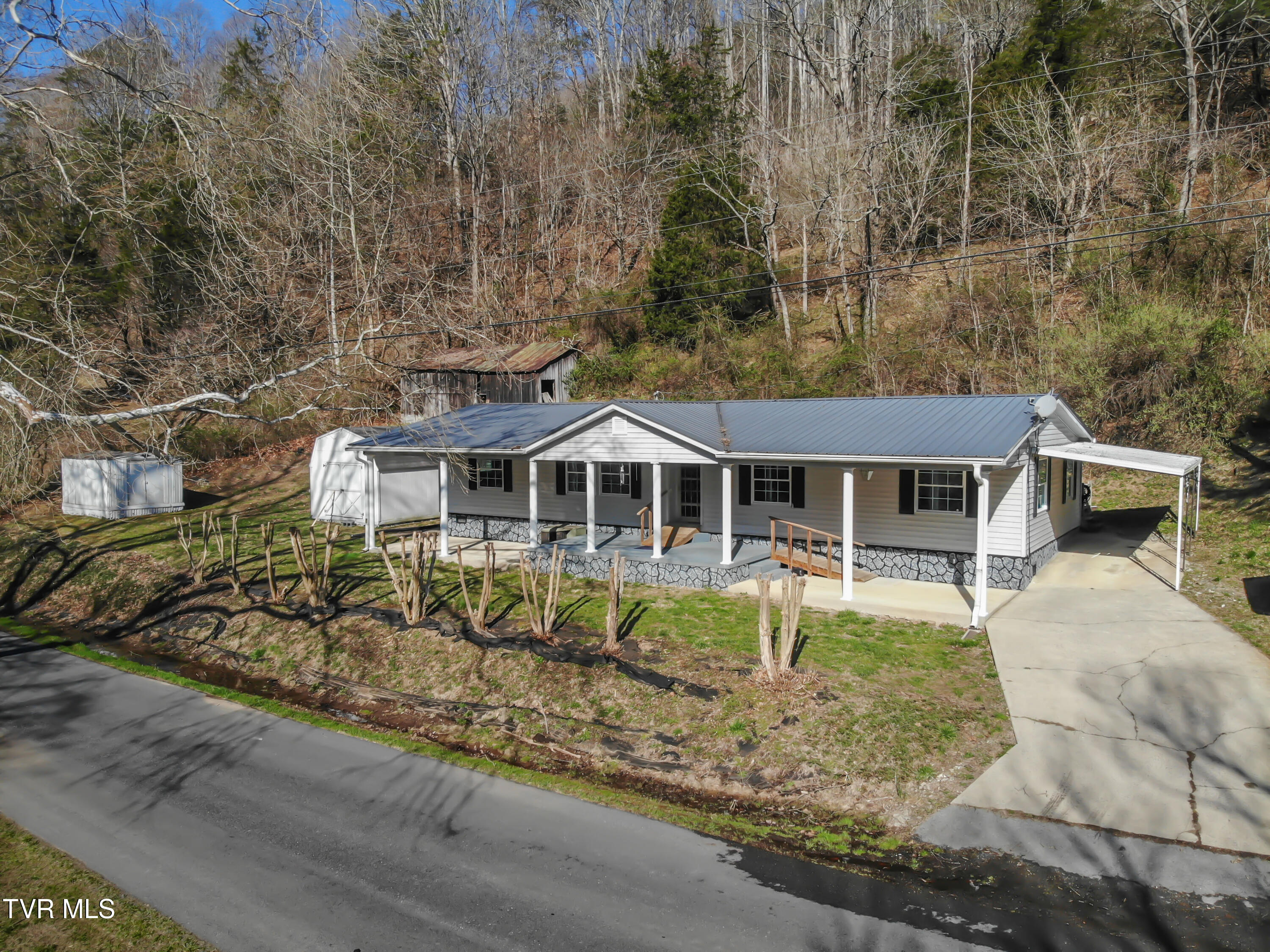 26135 North Fork River Road Property Photo 3