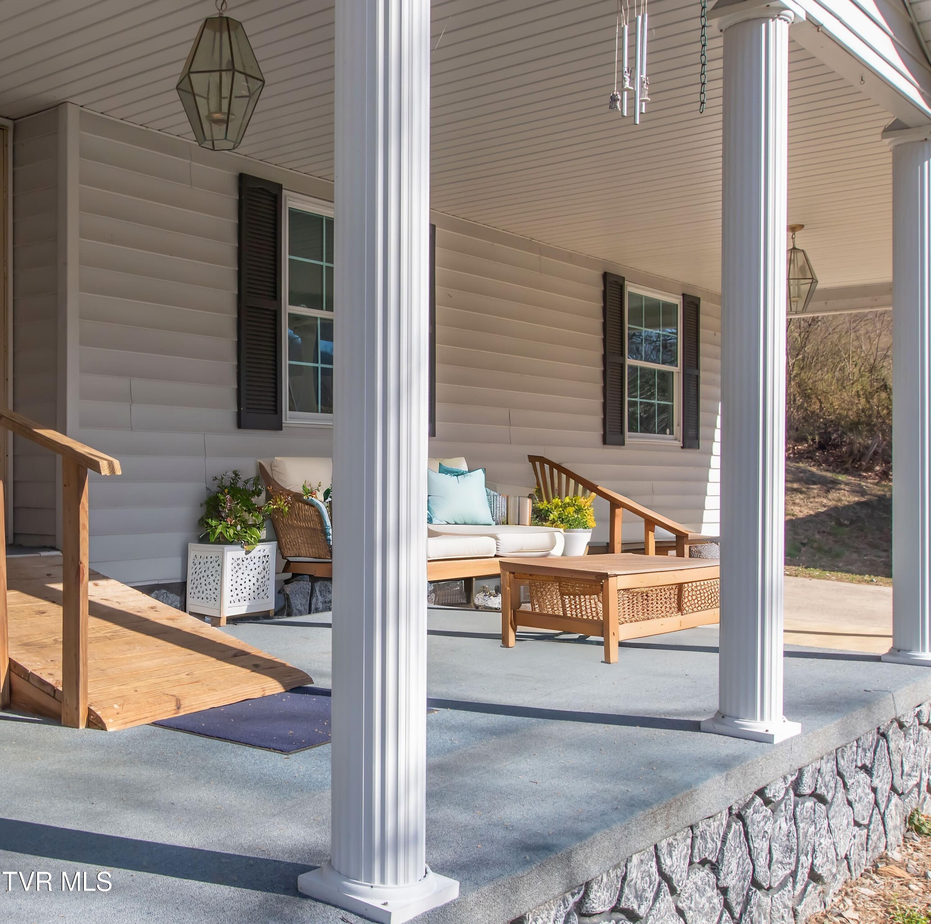 26135 North Fork River Road Property Photo 6