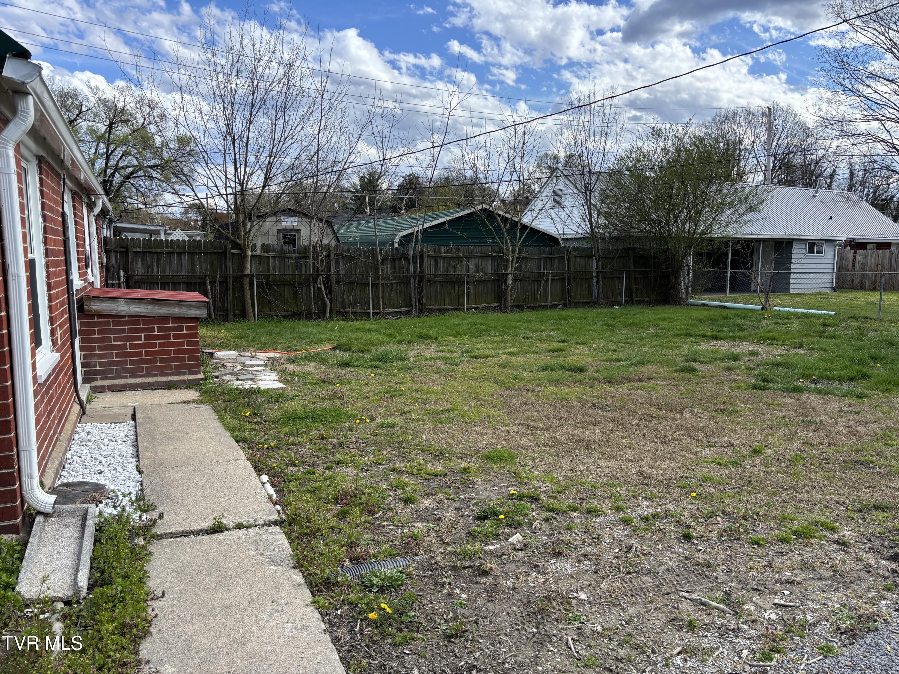 402 Cherokee Village Drive Property Photo 13