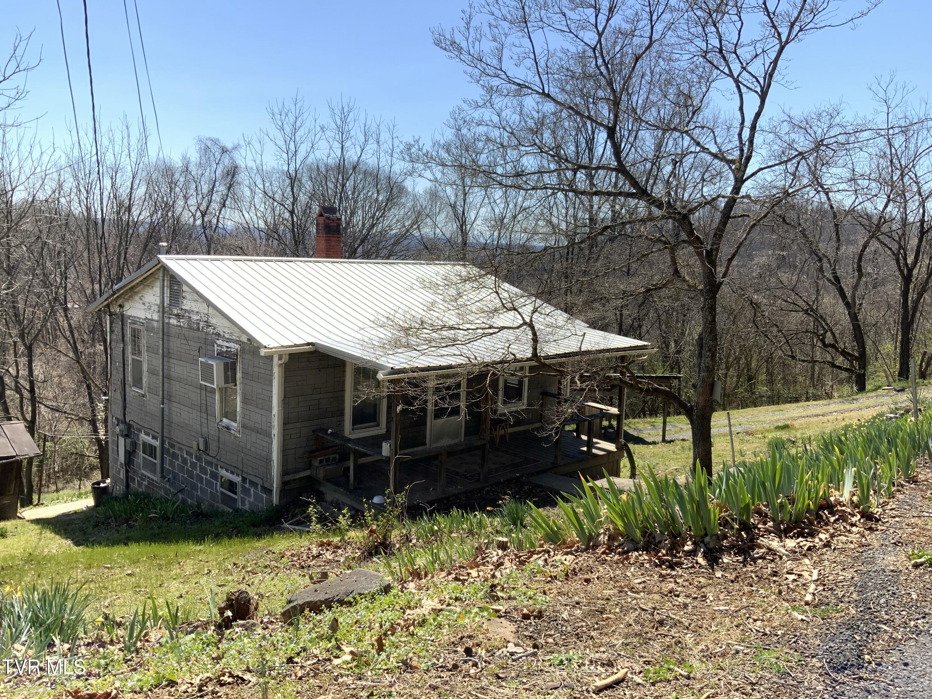 229 235 Henard Road Property Photo 3