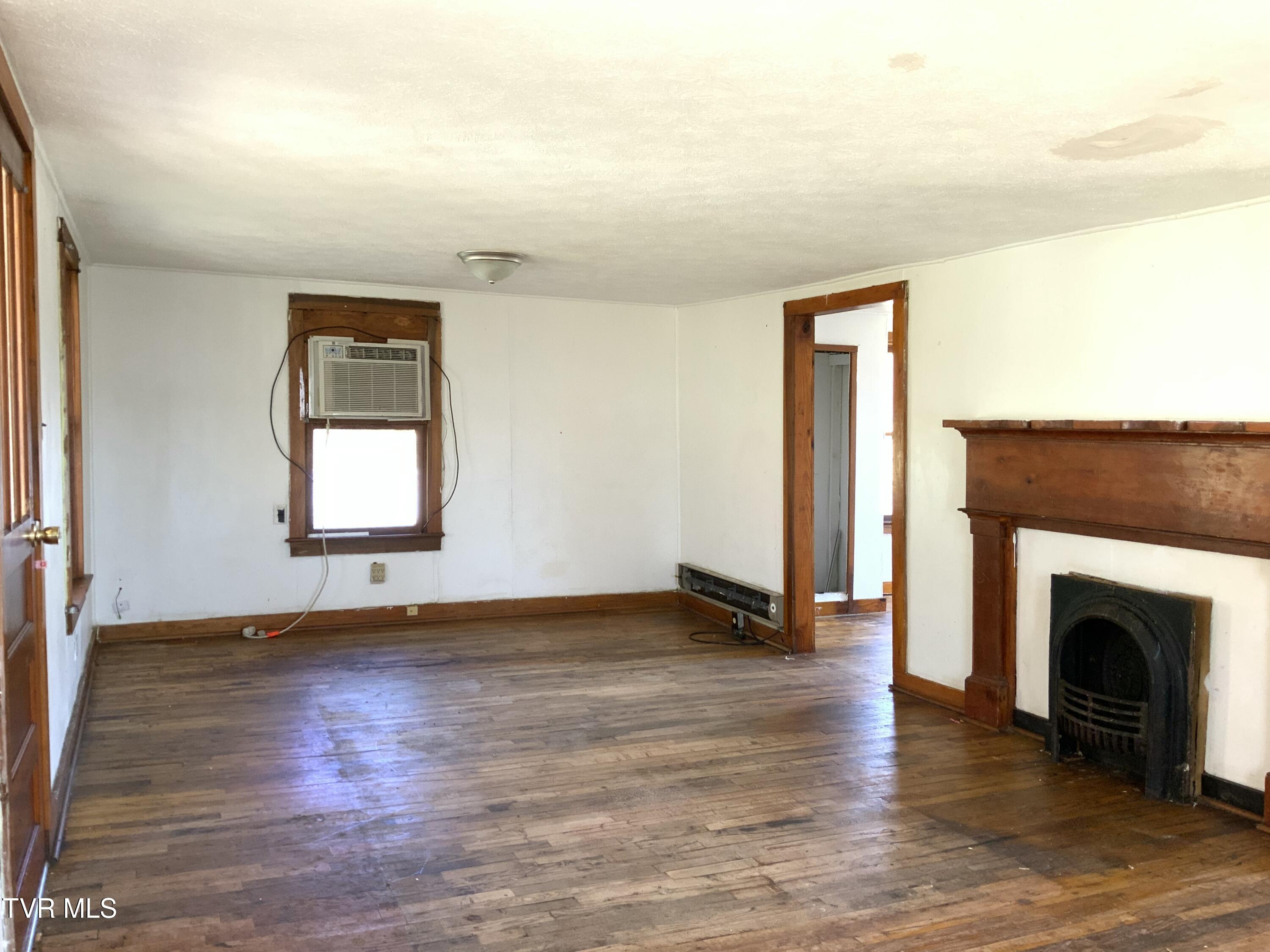 229 235 Henard Road Property Photo 5
