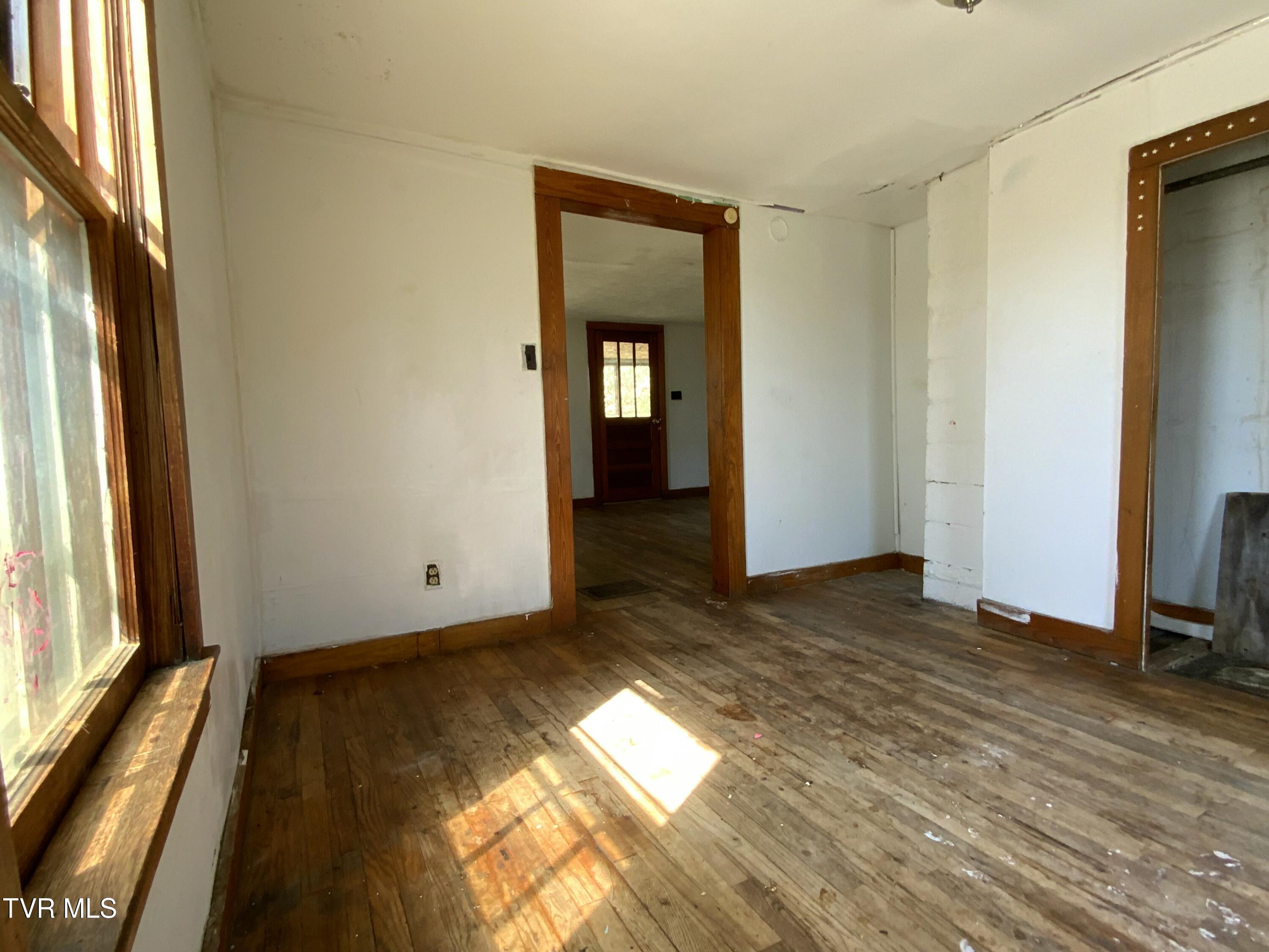 229 235 Henard Road Property Photo 6