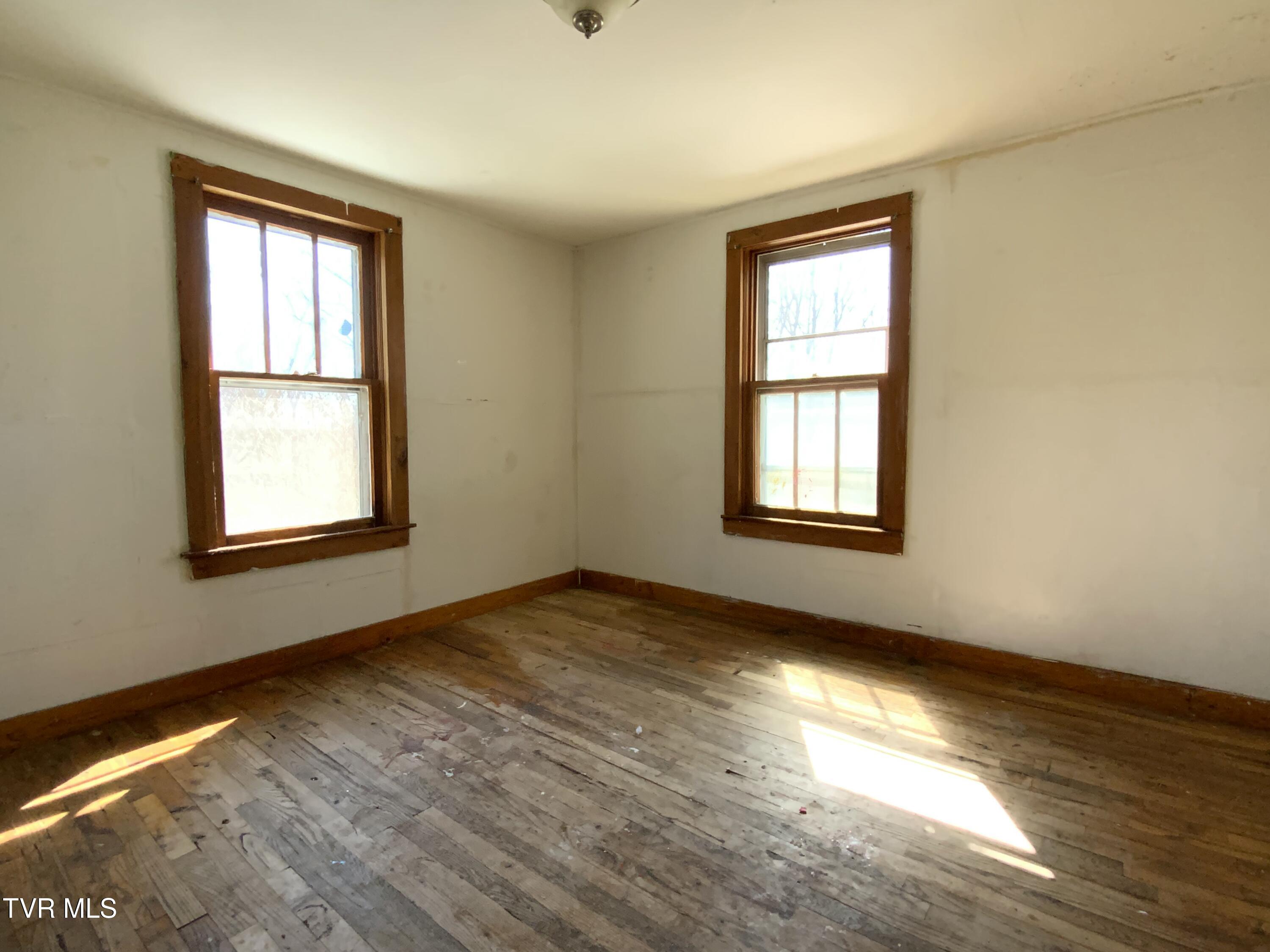 229 235 Henard Road Property Photo 7