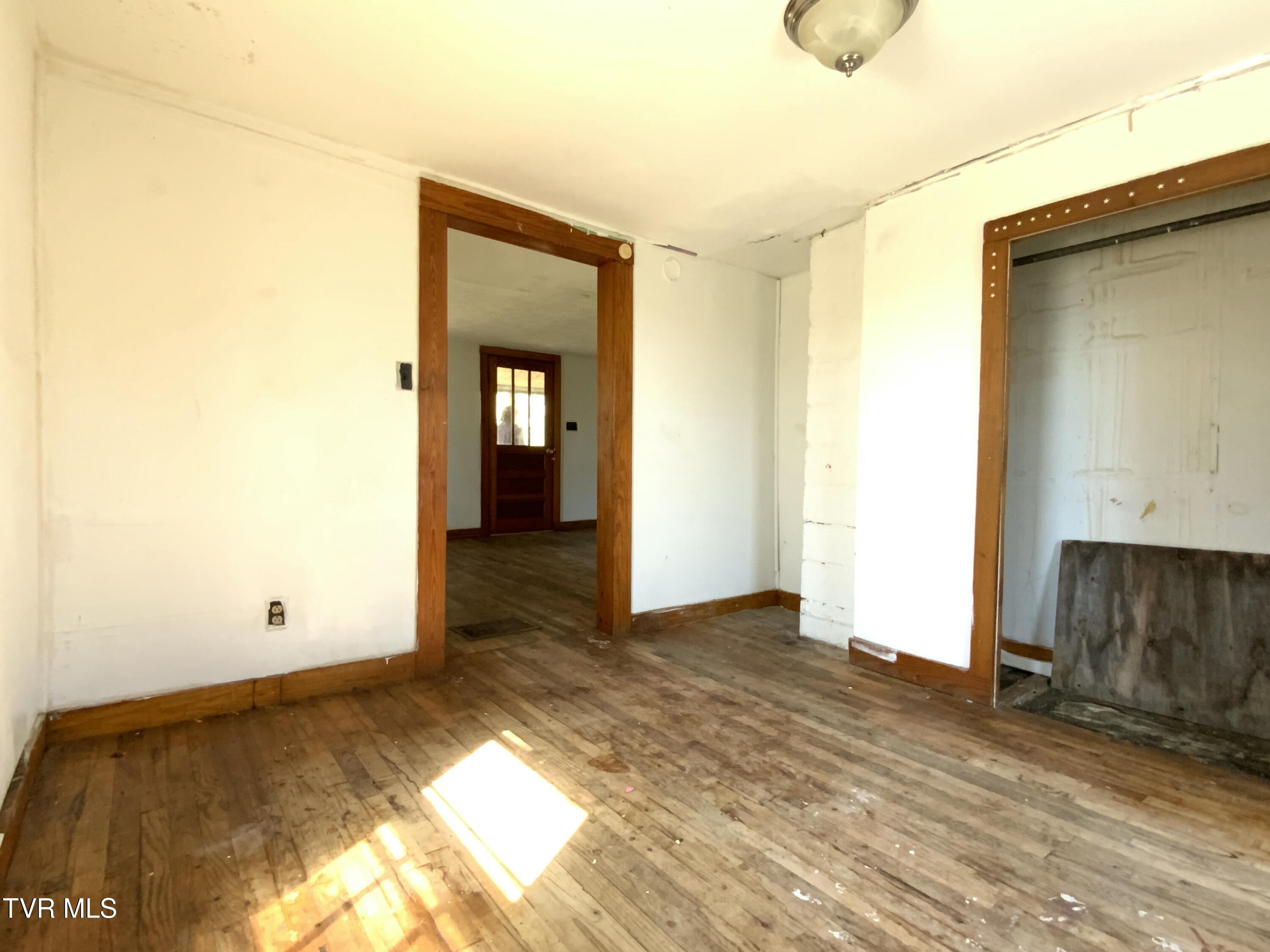 229 235 Henard Road Property Photo 9