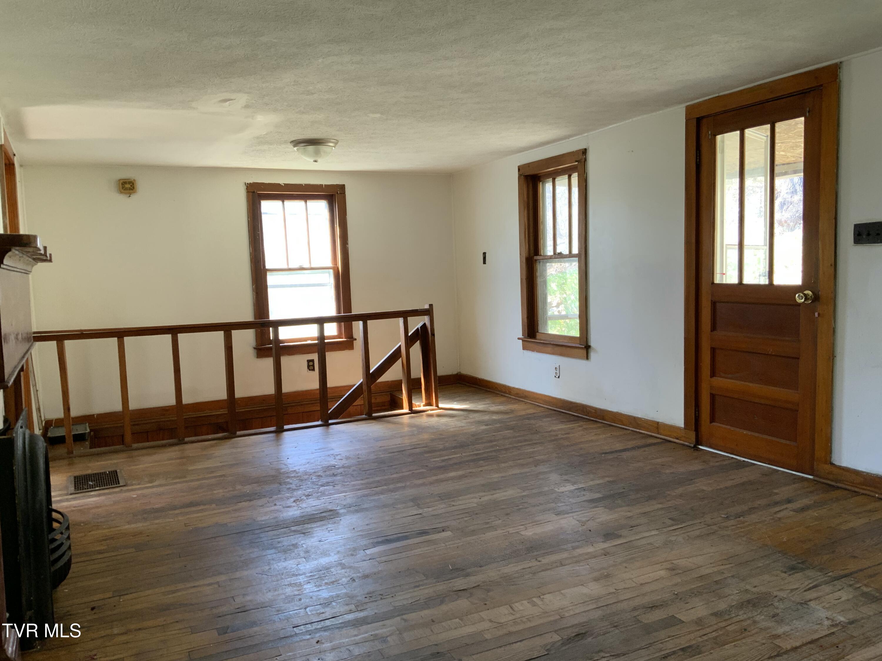 229 235 Henard Road Property Photo 18