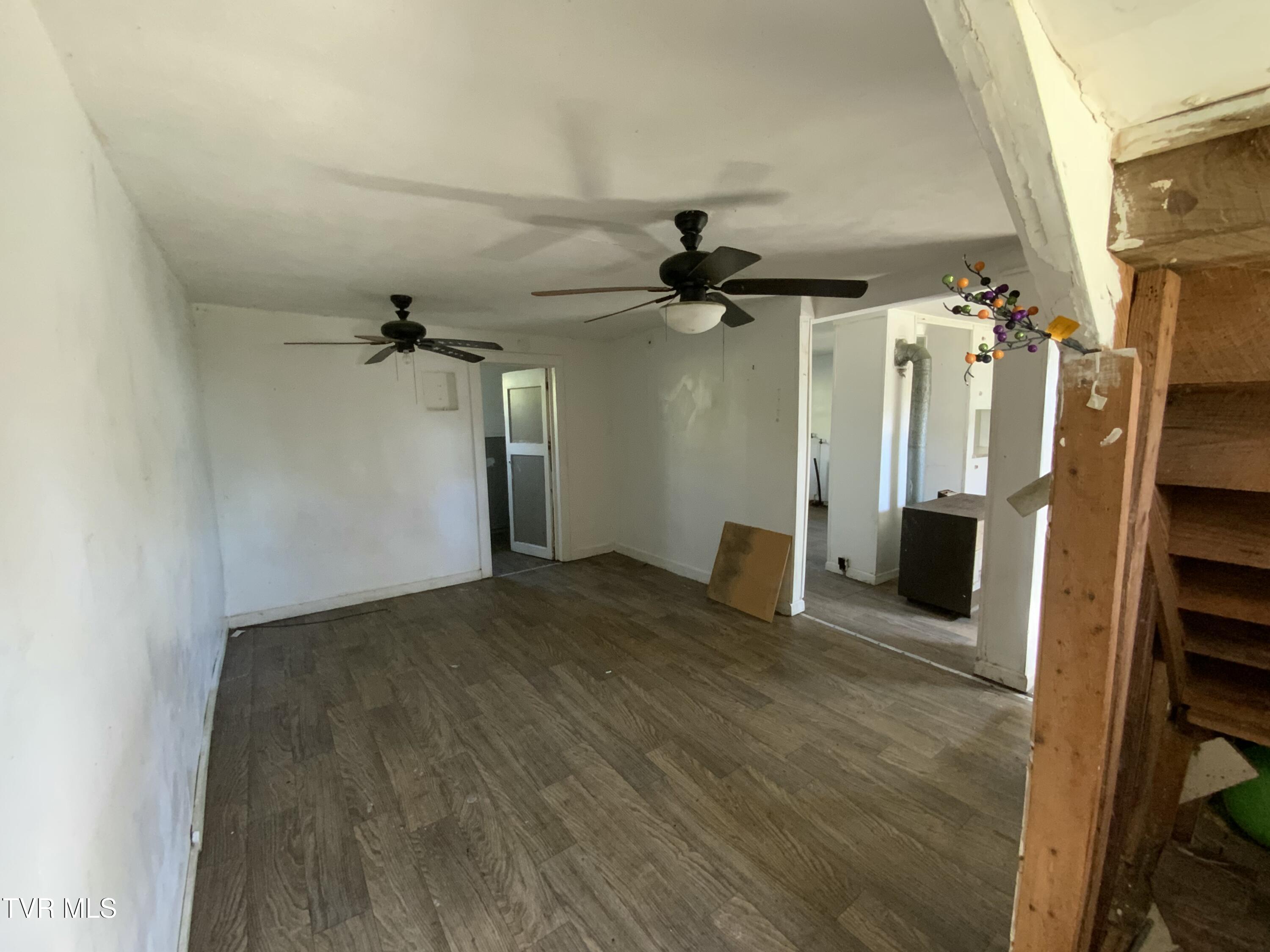 229 235 Henard Road Property Photo 27