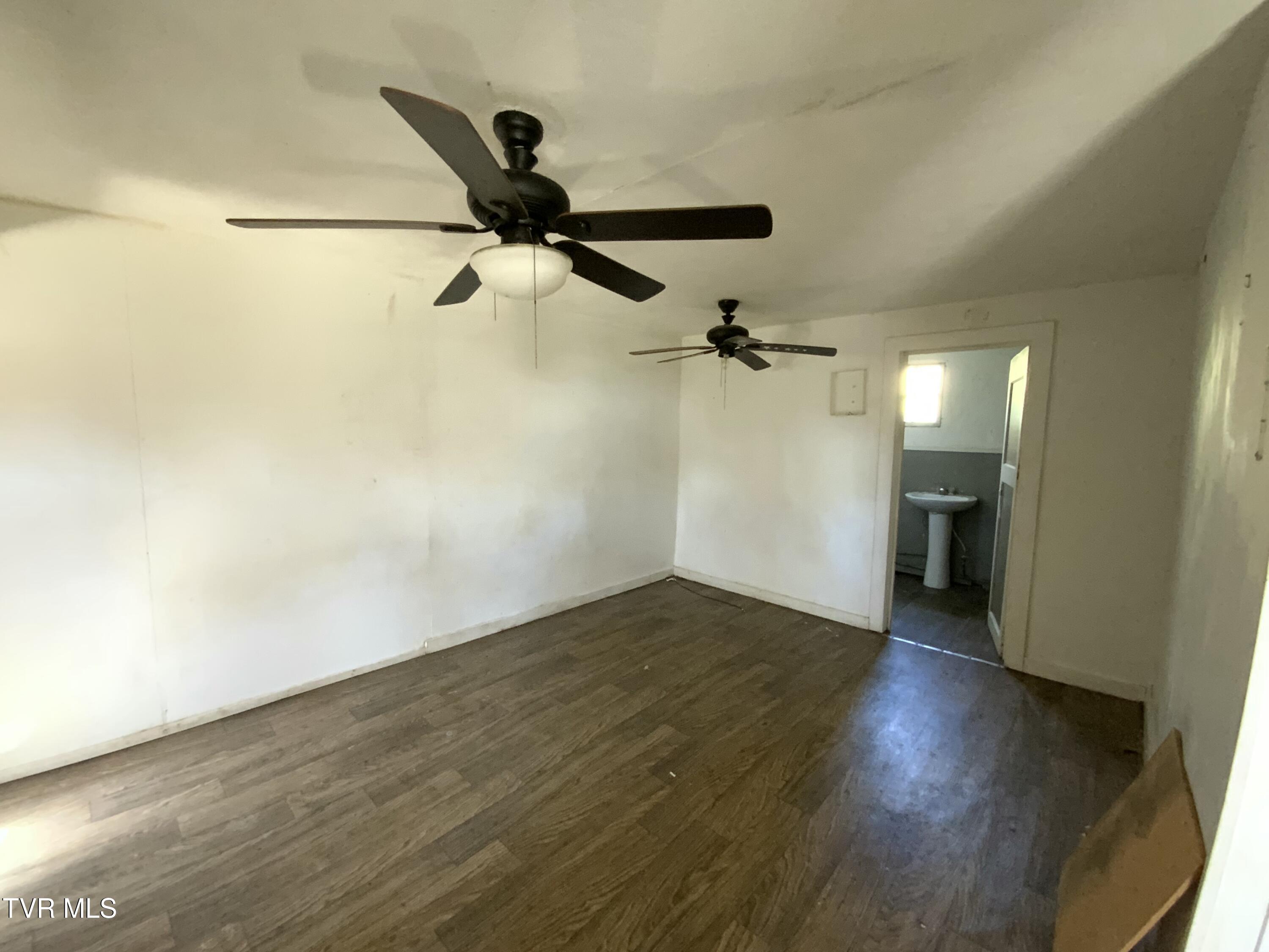 229 235 Henard Road Property Photo 33