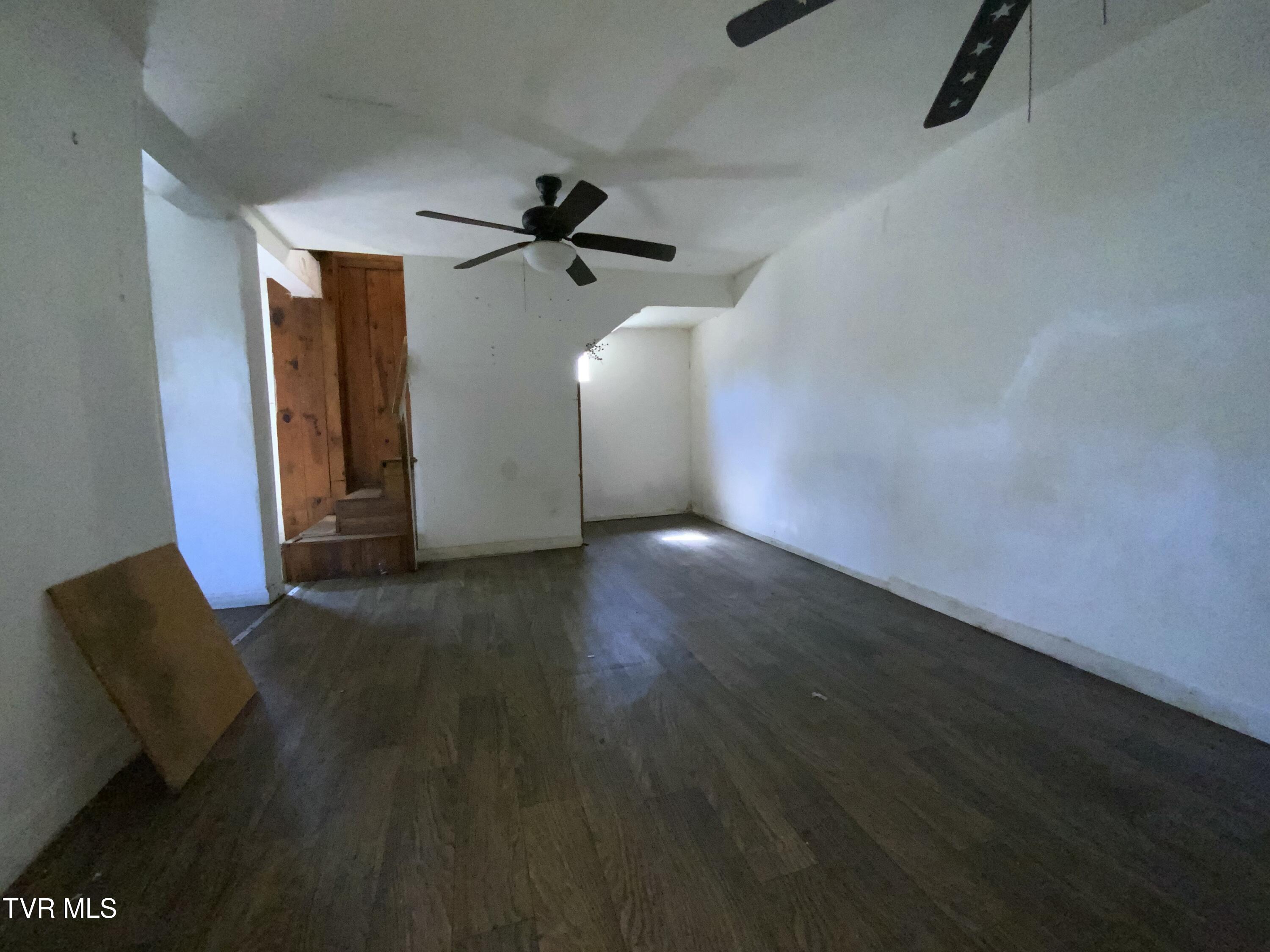 229 235 Henard Road Property Photo 34