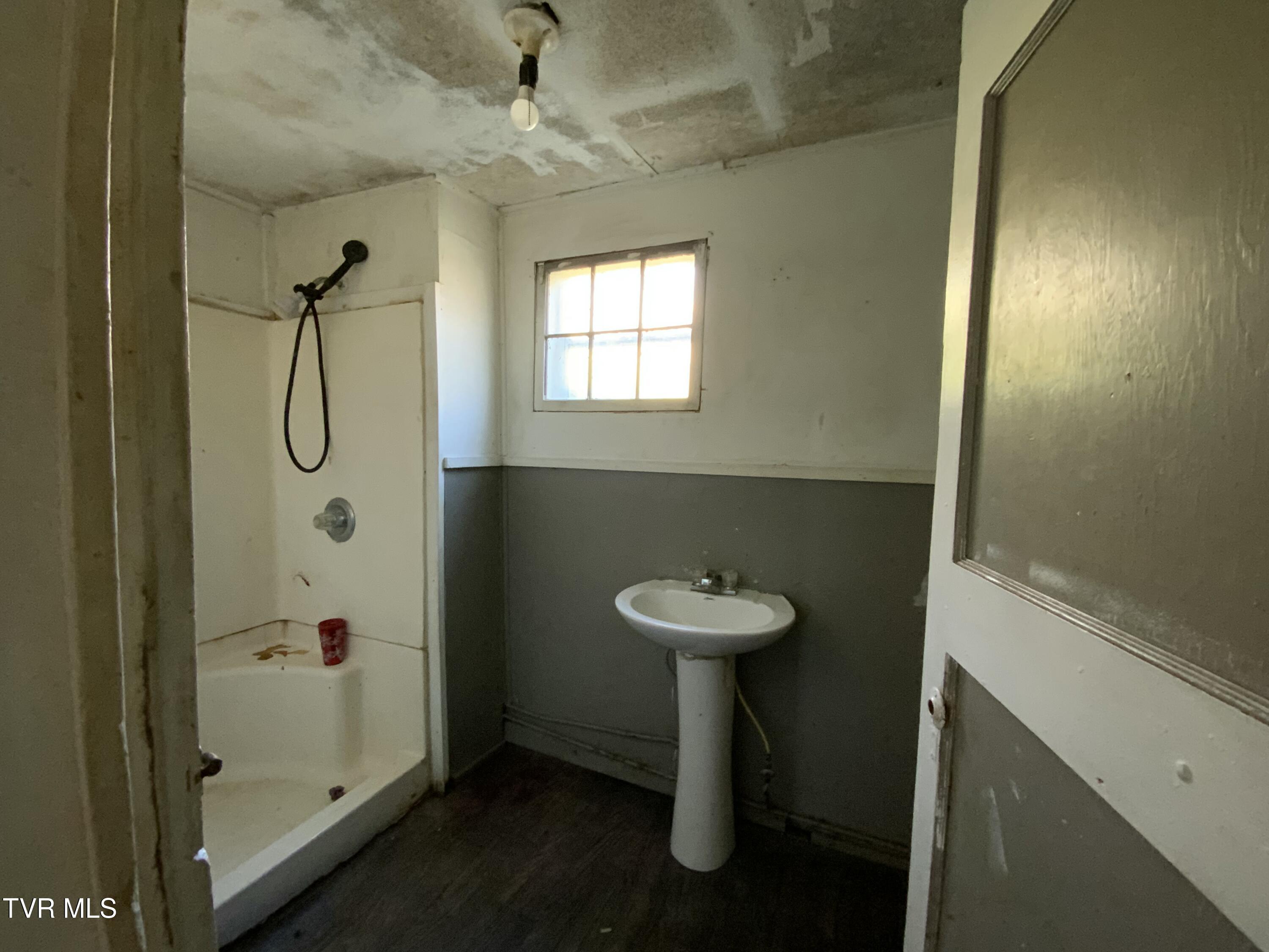 229 235 Henard Road Property Photo 36