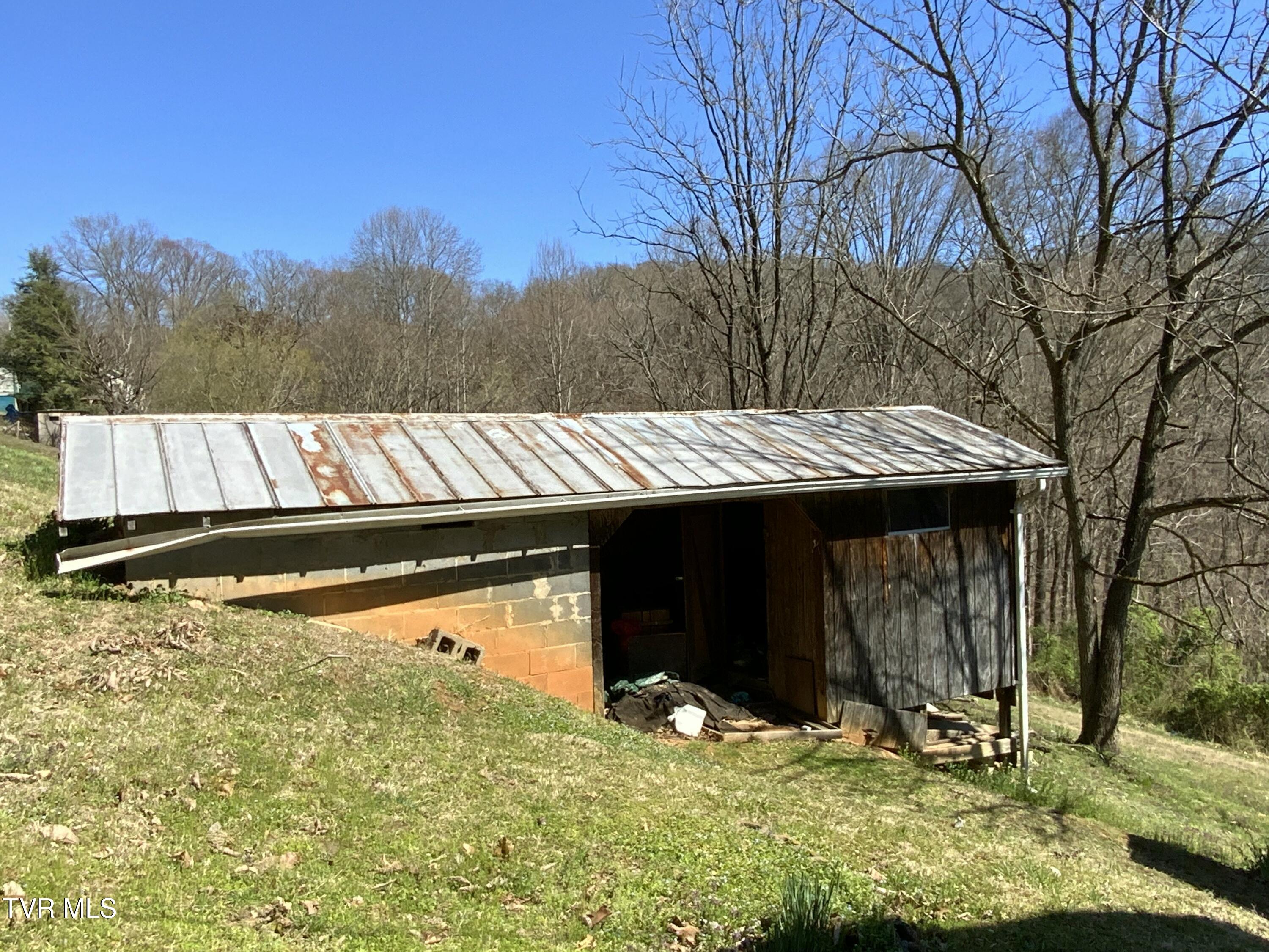 229 235 Henard Road Property Photo 39