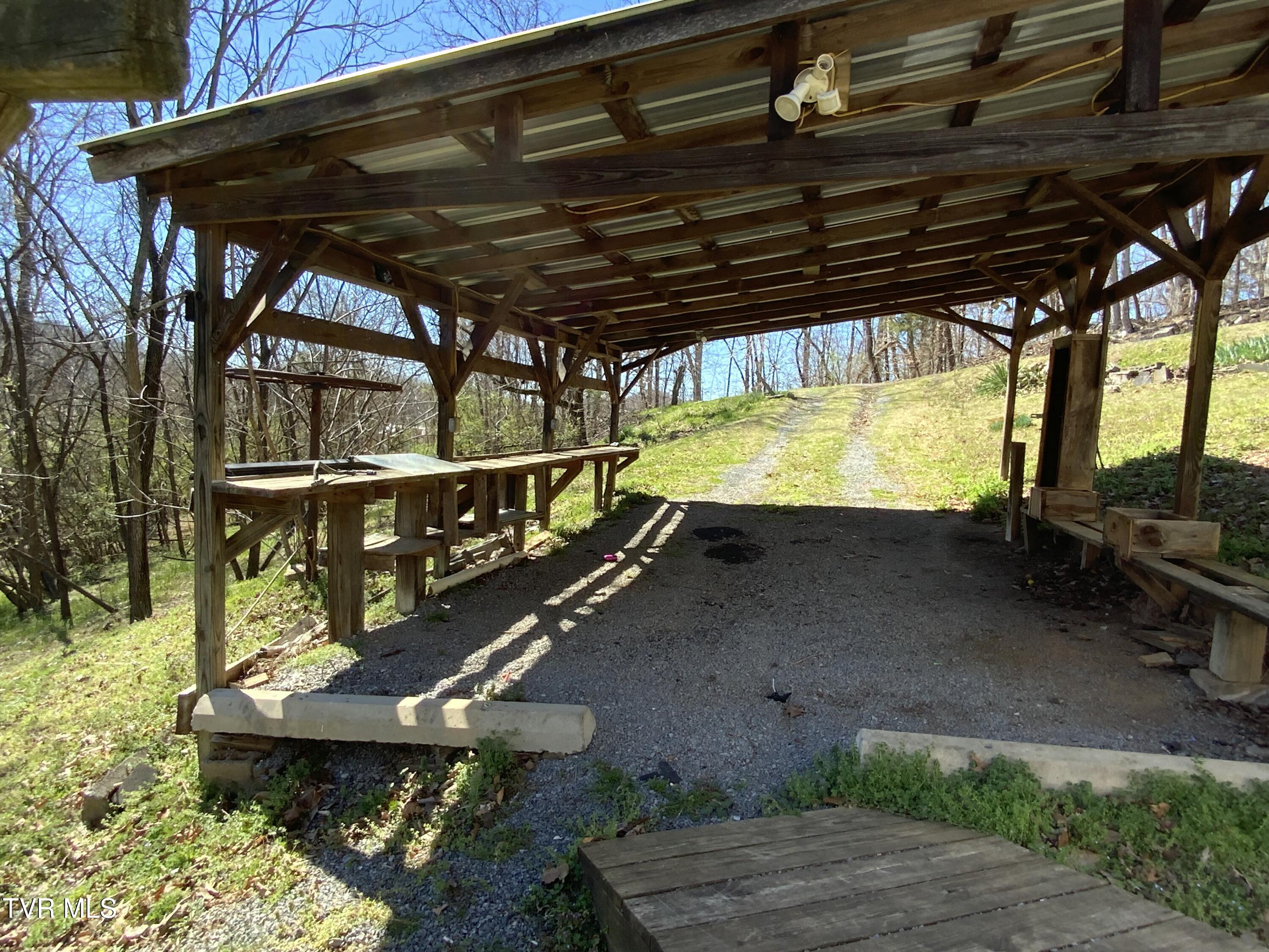 229 235 Henard Road Property Photo 40