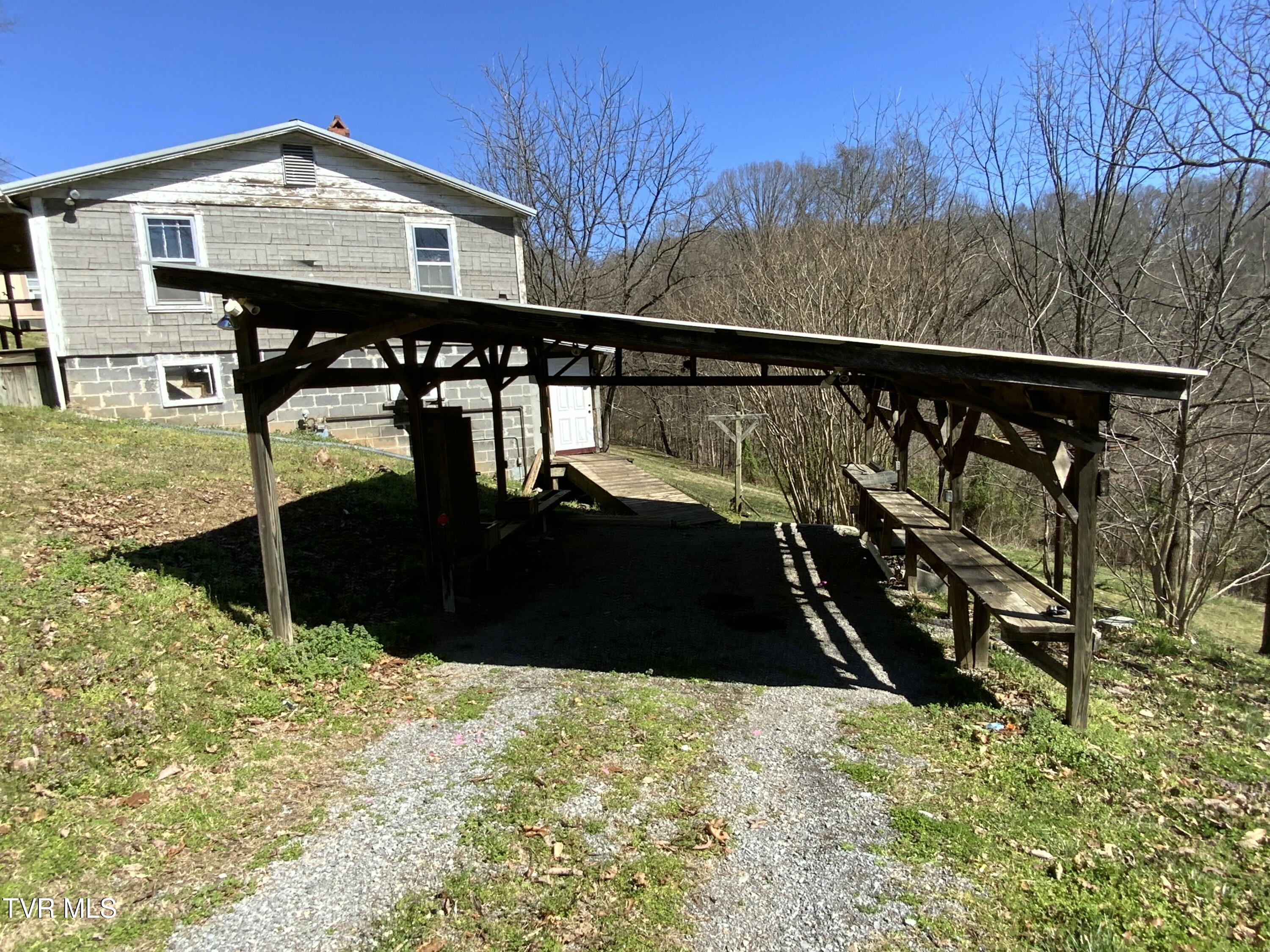 229 235 Henard Road Property Photo 41
