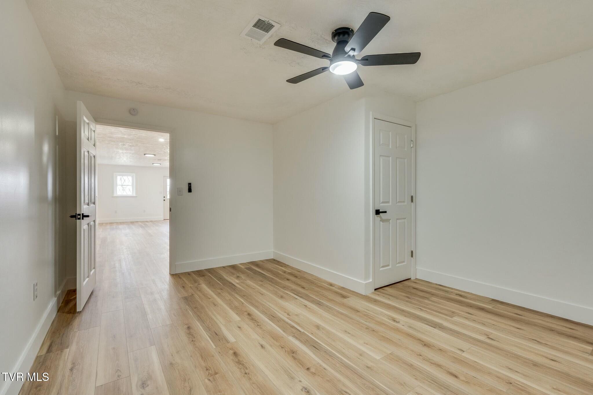 1120 Kinzer Lane Property Photo 34