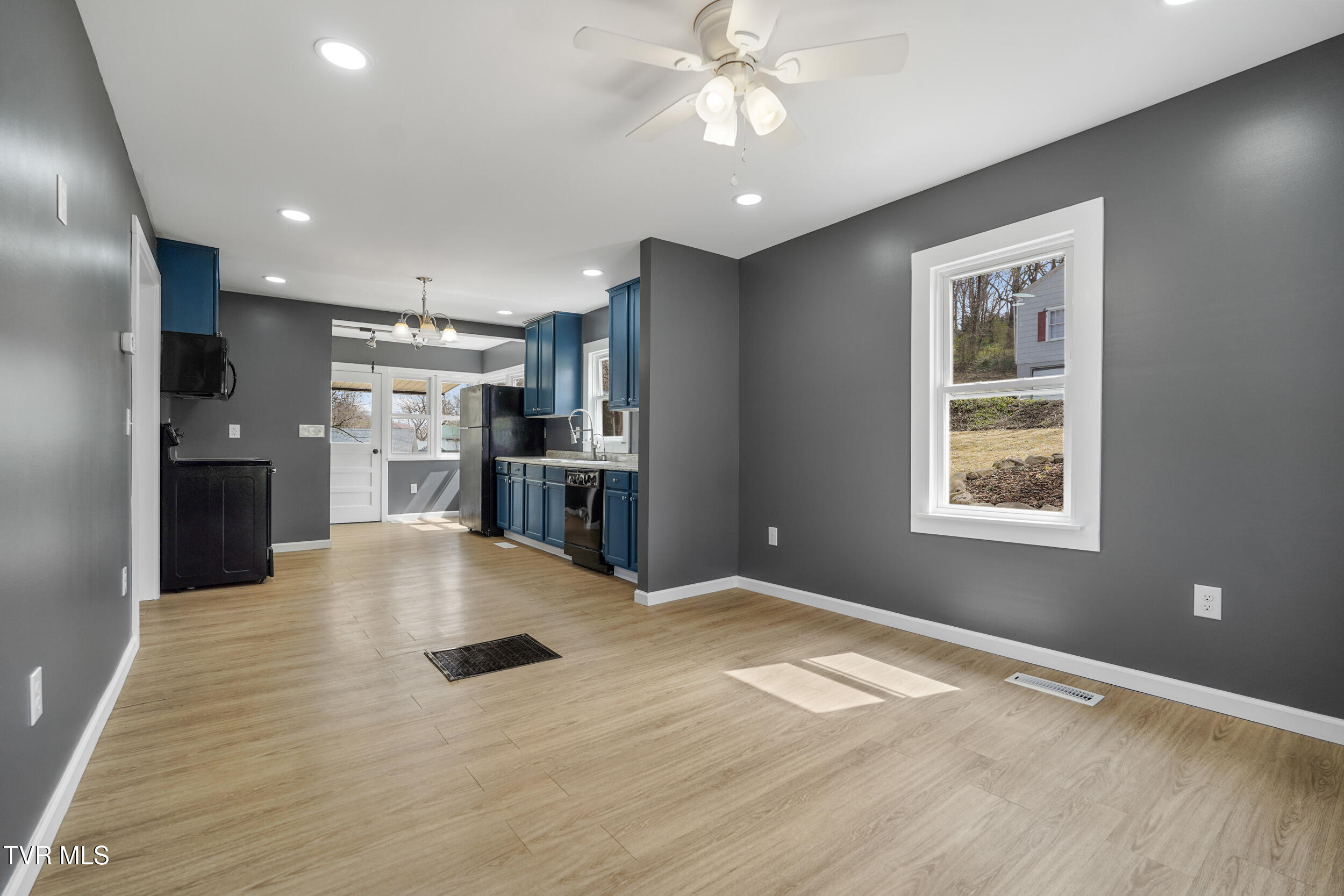 620 North Irish Street Property Photo 4