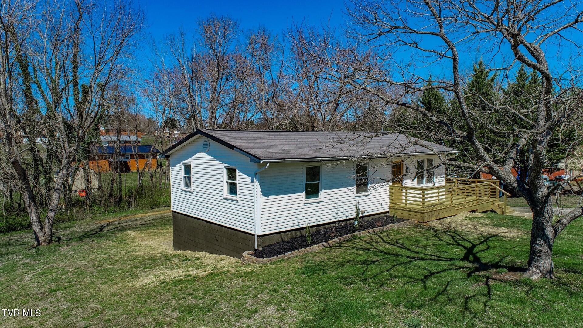 839 Navaho Dr Property Photo 3