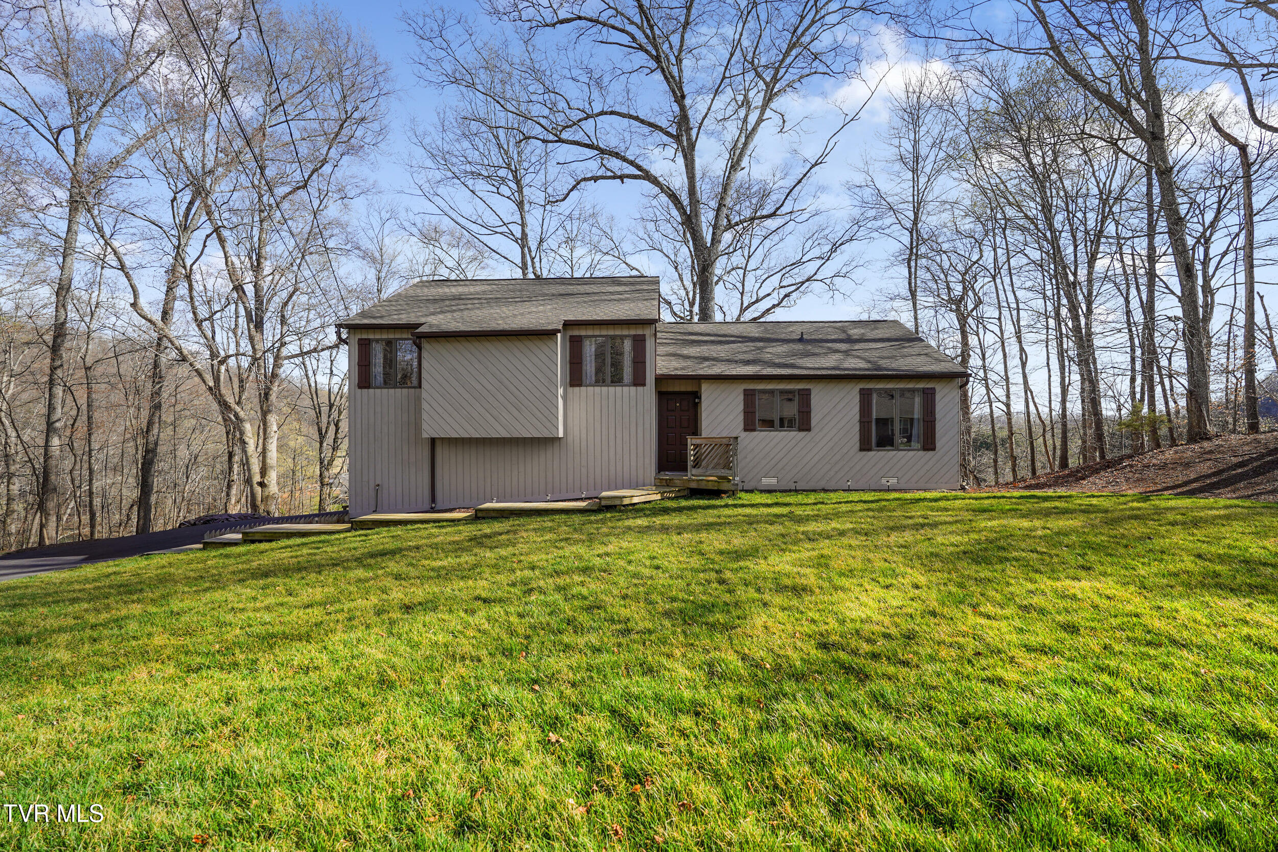 5060 Lake Forest Drive Property Photo 1